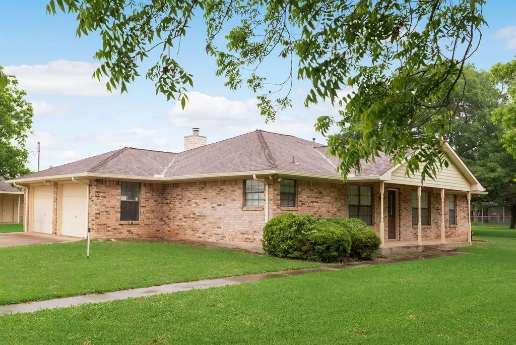 Single Family Residence For Sale in Dallas County , 1635 Easy Street, Seagoville, Texas 75159, 3 Bedroom, 2 Bathroom, 4 Garage spaces, 1,625 Sqft, built in 1987, mls#21390328, Real Estate Agent in Seagoville, Homes For Sale in Dallas county, Homes For Sale in Seagoville, Realtor in Seagoville Texas, Real Estate Brokerage Independent Realty Texas, Luminita Cordes Realtor