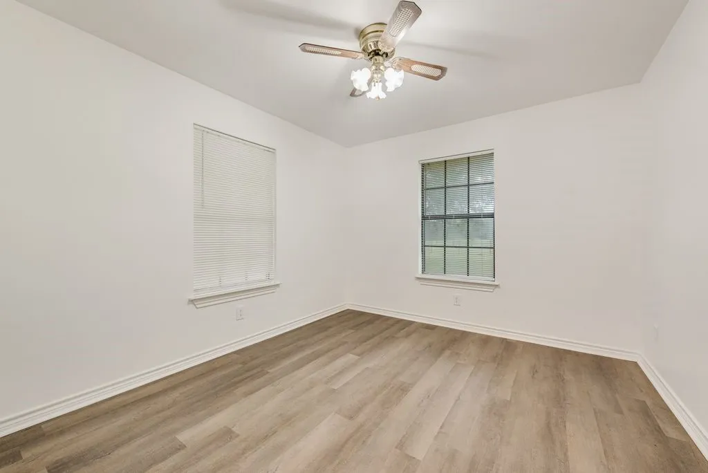 Single Family Residence For Sale in Dallas County , 1635 Easy Street, Seagoville, Texas 75159, 3 Bedroom, 2 Bathroom, 4 Garage spaces, 1,625 Sqft, built in 1987, mls#21390328, Real Estate Agent in Seagoville, Homes For Sale in Dallas county, Homes For Sale in Seagoville, Realtor in Seagoville Texas, Real Estate Brokerage Independent Realty Texas, Luminita Cordes Realtor