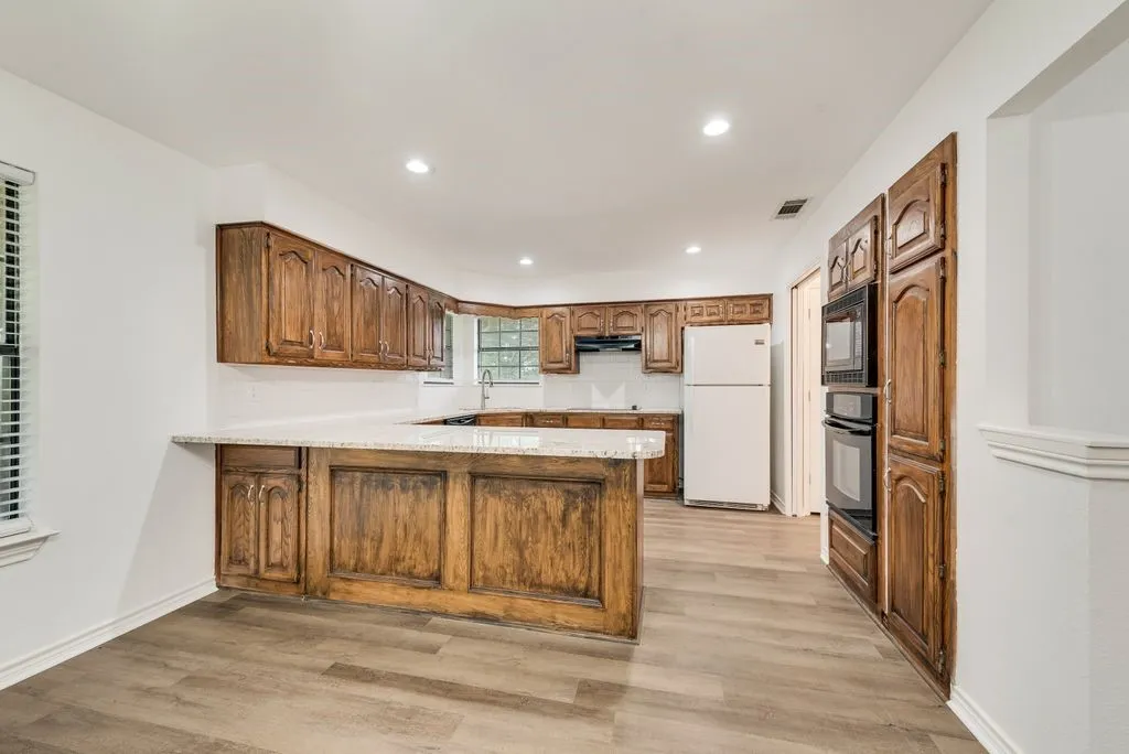 Single Family Residence For Sale in Dallas County , 1635 Easy Street, Seagoville, Texas 75159, 3 Bedroom, 2 Bathroom, 4 Garage spaces, 1,625 Sqft, built in 1987, mls#21390328, Real Estate Agent in Seagoville, Homes For Sale in Dallas county, Homes For Sale in Seagoville, Realtor in Seagoville Texas, Real Estate Brokerage Independent Realty Texas, Luminita Cordes Realtor