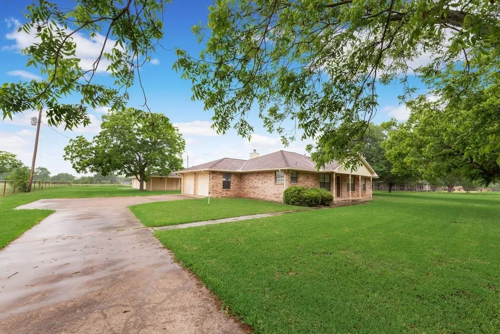 Single Family Residence For Sale in Dallas County , 1635 Easy Street, Seagoville, Texas 75159, 3 Bedroom, 2 Bathroom, 4 Garage spaces, 1,625 Sqft, built in 1987, mls#21390328, Real Estate Agent in Seagoville, Homes For Sale in Dallas county, Homes For Sale in Seagoville, Realtor in Seagoville Texas, Real Estate Brokerage Independent Realty Texas, Luminita Cordes Realtor
