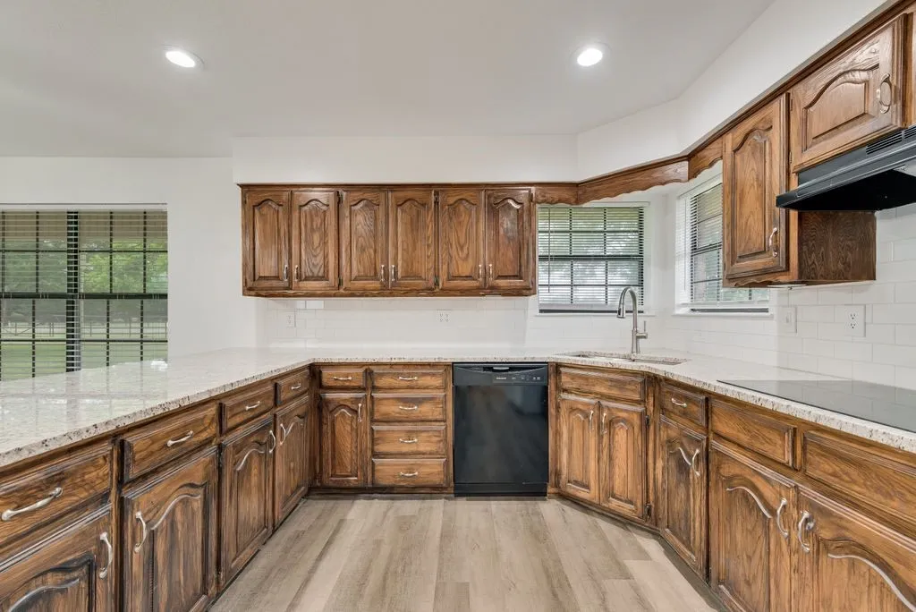 Single Family Residence For Sale in Dallas County , 1635 Easy Street, Seagoville, Texas 75159, 3 Bedroom, 2 Bathroom, 4 Garage spaces, 1,625 Sqft, built in 1987, mls#21390328, Real Estate Agent in Seagoville, Homes For Sale in Dallas county, Homes For Sale in Seagoville, Realtor in Seagoville Texas, Real Estate Brokerage Independent Realty Texas, Luminita Cordes Realtor