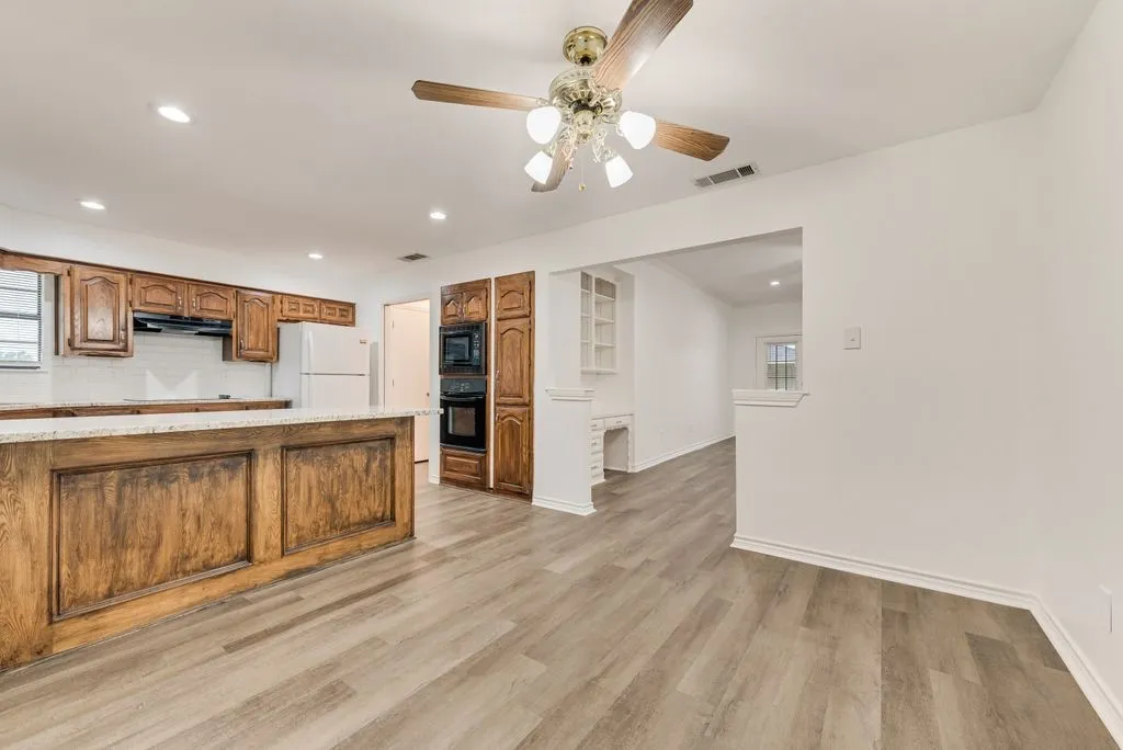 Single Family Residence For Sale in Dallas County , 1635 Easy Street, Seagoville, Texas 75159, 3 Bedroom, 2 Bathroom, 4 Garage spaces, 1,625 Sqft, built in 1987, mls#21390328, Real Estate Agent in Seagoville, Homes For Sale in Dallas county, Homes For Sale in Seagoville, Realtor in Seagoville Texas, Real Estate Brokerage Independent Realty Texas, Luminita Cordes Realtor
