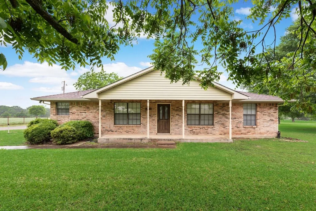 Single Family Residence For Sale in Dallas County , 1635 Easy Street, Seagoville, Texas 75159, 3 Bedroom, 2 Bathroom, 4 Garage spaces, 1,625 Sqft, built in 1987, mls#21390328, Real Estate Agent in Seagoville, Homes For Sale in Dallas county, Homes For Sale in Seagoville, Realtor in Seagoville Texas, Real Estate Brokerage Independent Realty Texas, Luminita Cordes Realtor