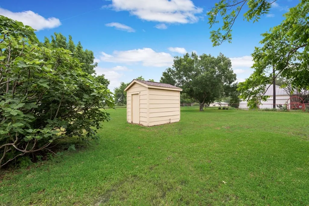 Single Family Residence For Sale in Dallas County , 1635 Easy Street, Seagoville, Texas 75159, 3 Bedroom, 2 Bathroom, 4 Garage spaces, 1,625 Sqft, built in 1987, mls#21390328, Real Estate Agent in Seagoville, Homes For Sale in Dallas county, Homes For Sale in Seagoville, Realtor in Seagoville Texas, Real Estate Brokerage Independent Realty Texas, Luminita Cordes Realtor