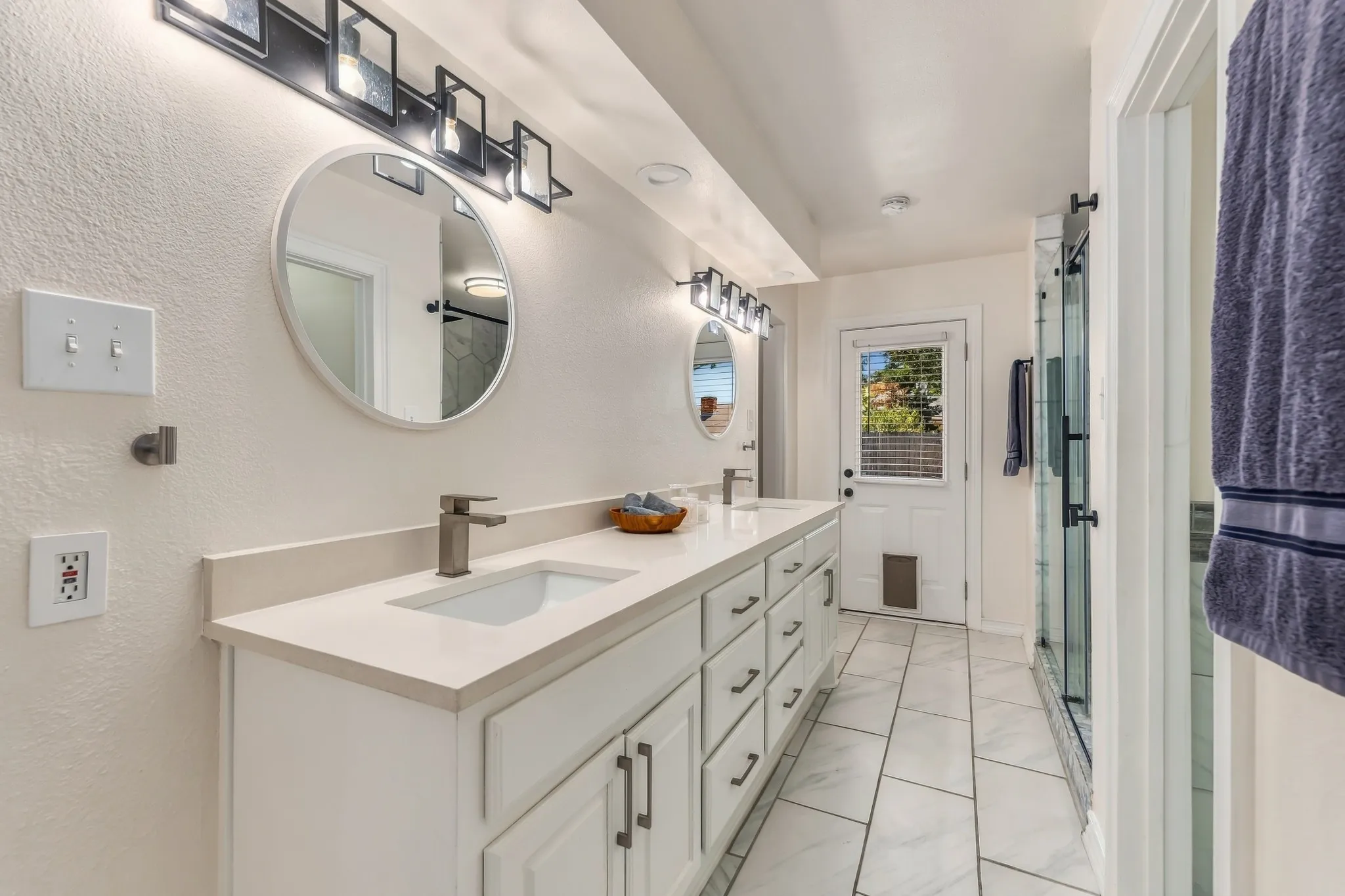 Single Family Residence For Sale in Tarrant County , 6440 Devonshire Drive, North Richland Hills, Texas 76180, 4 Bedroom, 3 Bathroom, 2 Garage spaces, 2,462 Sqft, built in 1976, mls#21384256, Real Estate Agent in North Richland Hills, Homes For Sale in Tarrant county, Homes For Sale in North Richland Hills, Realtor in North Richland Hills Texas, Real Estate Brokerage Independent Realty Texas, Luminita Cordes Realtor