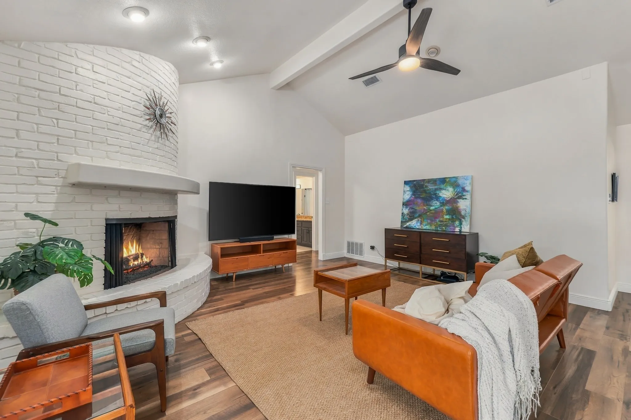 Single Family Residence For Sale in Tarrant County , 6440 Devonshire Drive, North Richland Hills, Texas 76180, 4 Bedroom, 3 Bathroom, 2 Garage spaces, 2,462 Sqft, built in 1976, mls#21384256, Real Estate Agent in North Richland Hills, Homes For Sale in Tarrant county, Homes For Sale in North Richland Hills, Realtor in North Richland Hills Texas, Real Estate Brokerage Independent Realty Texas, Luminita Cordes Realtor