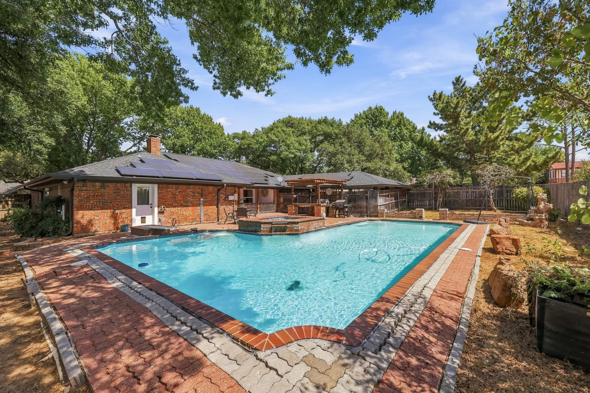 Single Family Residence For Sale in Tarrant County , 6440 Devonshire Drive, North Richland Hills, Texas 76180, 4 Bedroom, 3 Bathroom, 2 Garage spaces, 2,462 Sqft, built in 1976, mls#21384256, Real Estate Agent in North Richland Hills, Homes For Sale in Tarrant county, Homes For Sale in North Richland Hills, Realtor in North Richland Hills Texas, Real Estate Brokerage Independent Realty Texas, Luminita Cordes Realtor
