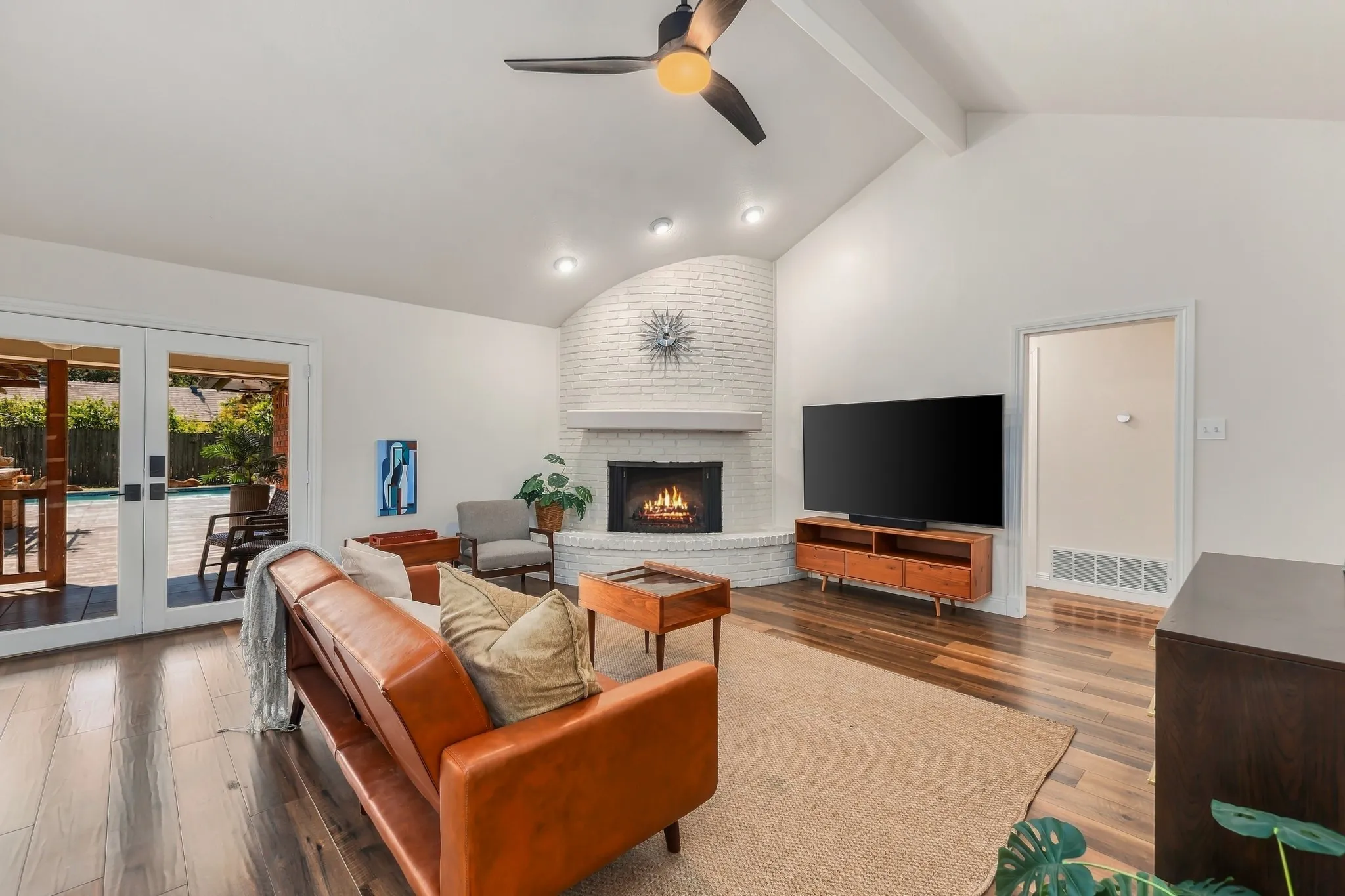 Single Family Residence For Sale in Tarrant County , 6440 Devonshire Drive, North Richland Hills, Texas 76180, 4 Bedroom, 3 Bathroom, 2 Garage spaces, 2,462 Sqft, built in 1976, mls#21384256, Real Estate Agent in North Richland Hills, Homes For Sale in Tarrant county, Homes For Sale in North Richland Hills, Realtor in North Richland Hills Texas, Real Estate Brokerage Independent Realty Texas, Luminita Cordes Realtor