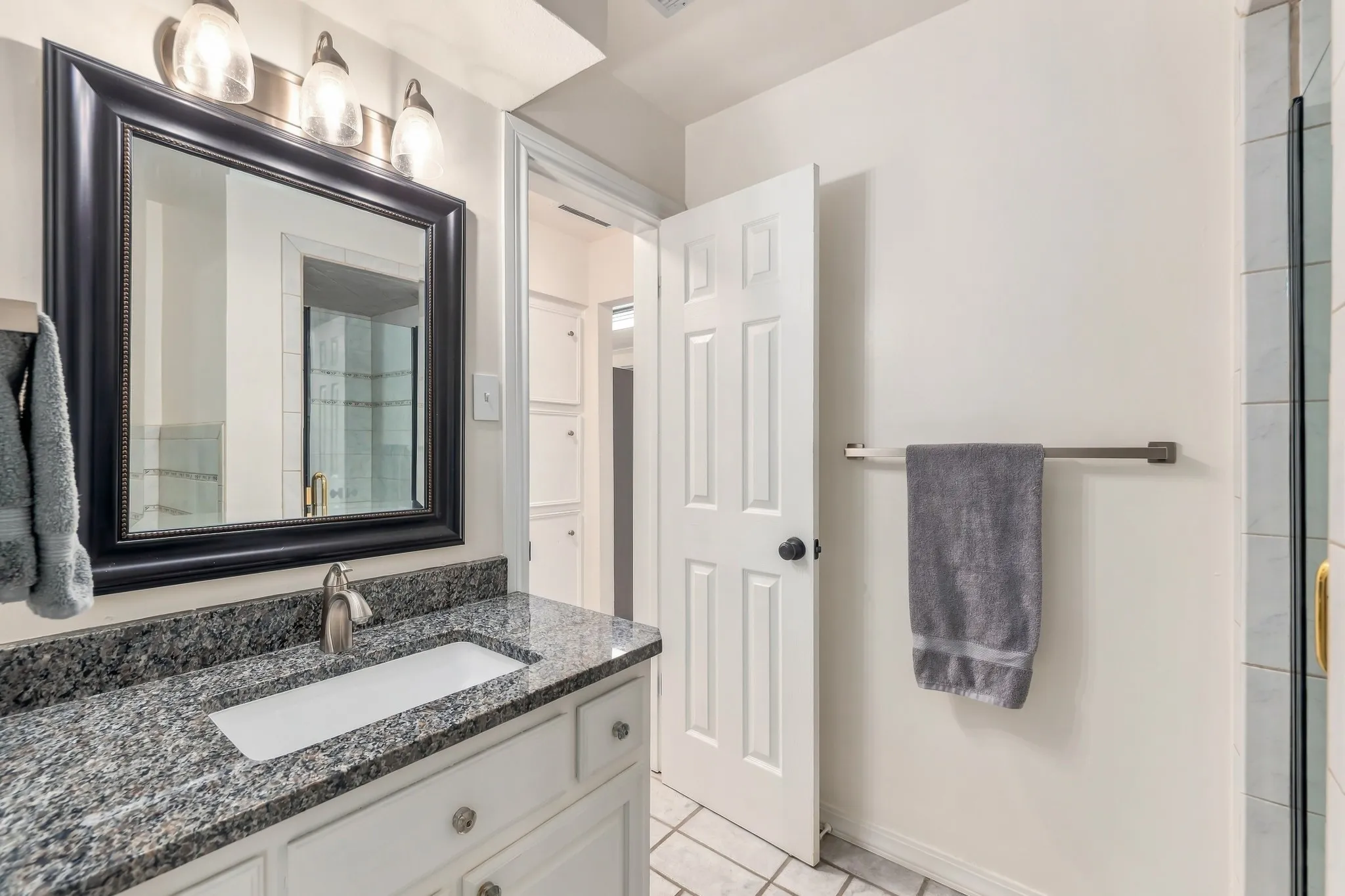 Single Family Residence For Sale in Tarrant County , 6440 Devonshire Drive, North Richland Hills, Texas 76180, 4 Bedroom, 3 Bathroom, 2 Garage spaces, 2,462 Sqft, built in 1976, mls#21384256, Real Estate Agent in North Richland Hills, Homes For Sale in Tarrant county, Homes For Sale in North Richland Hills, Realtor in North Richland Hills Texas, Real Estate Brokerage Independent Realty Texas, Luminita Cordes Realtor