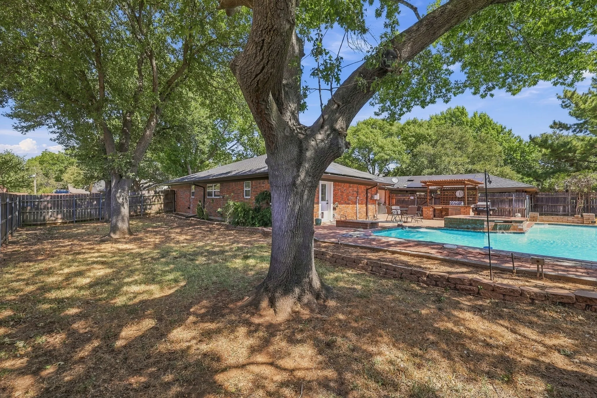 Single Family Residence For Sale in Tarrant County , 6440 Devonshire Drive, North Richland Hills, Texas 76180, 4 Bedroom, 3 Bathroom, 2 Garage spaces, 2,462 Sqft, built in 1976, mls#21384256, Real Estate Agent in North Richland Hills, Homes For Sale in Tarrant county, Homes For Sale in North Richland Hills, Realtor in North Richland Hills Texas, Real Estate Brokerage Independent Realty Texas, Luminita Cordes Realtor