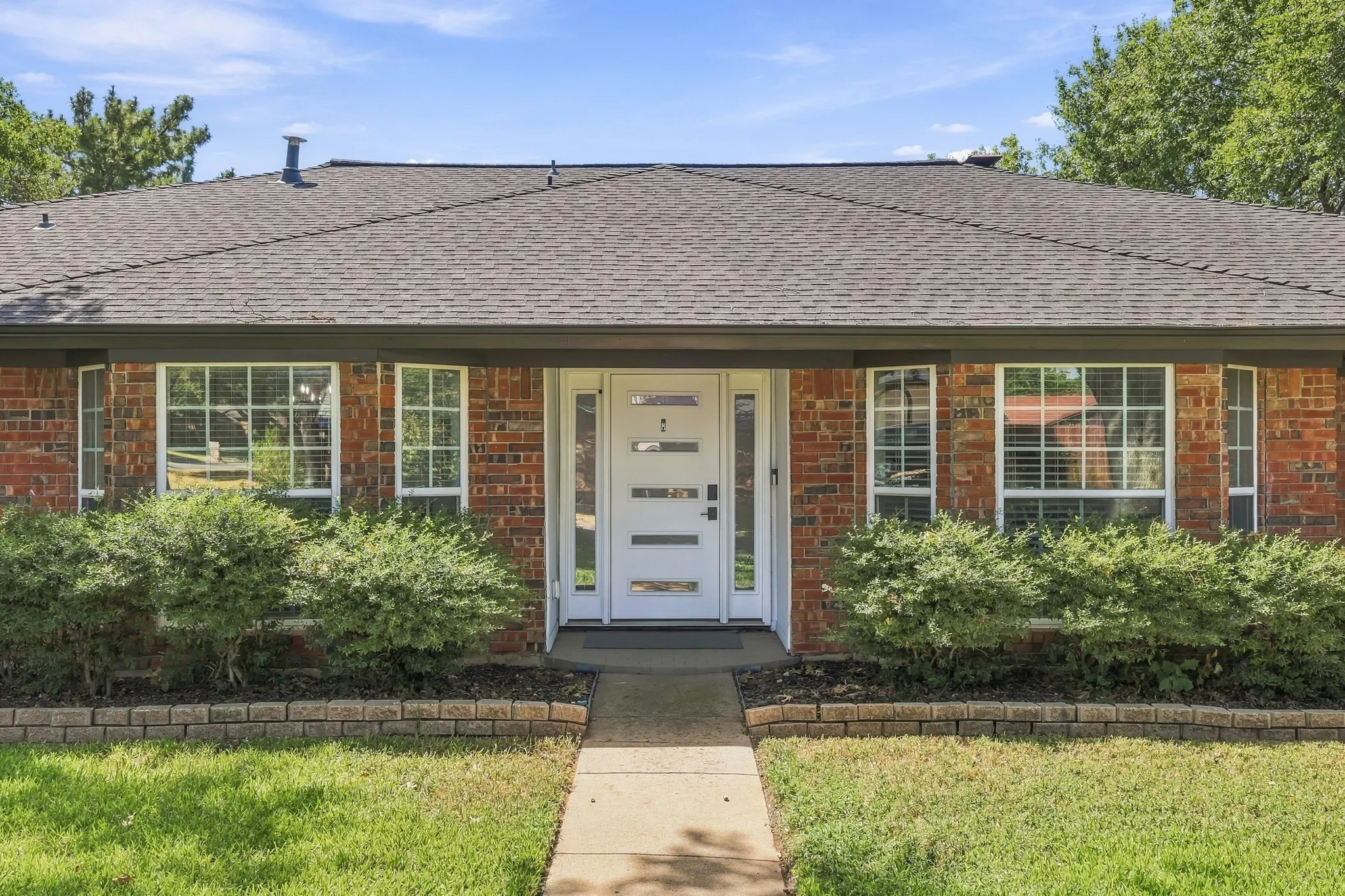 Single Family Residence For Sale in Tarrant County , 6440 Devonshire Drive, North Richland Hills, Texas 76180, 4 Bedroom, 3 Bathroom, 2 Garage spaces, 2,462 Sqft, built in 1976, mls#21384256, Real Estate Agent in North Richland Hills, Homes For Sale in Tarrant county, Homes For Sale in North Richland Hills, Realtor in North Richland Hills Texas, Real Estate Brokerage Independent Realty Texas, Luminita Cordes Realtor