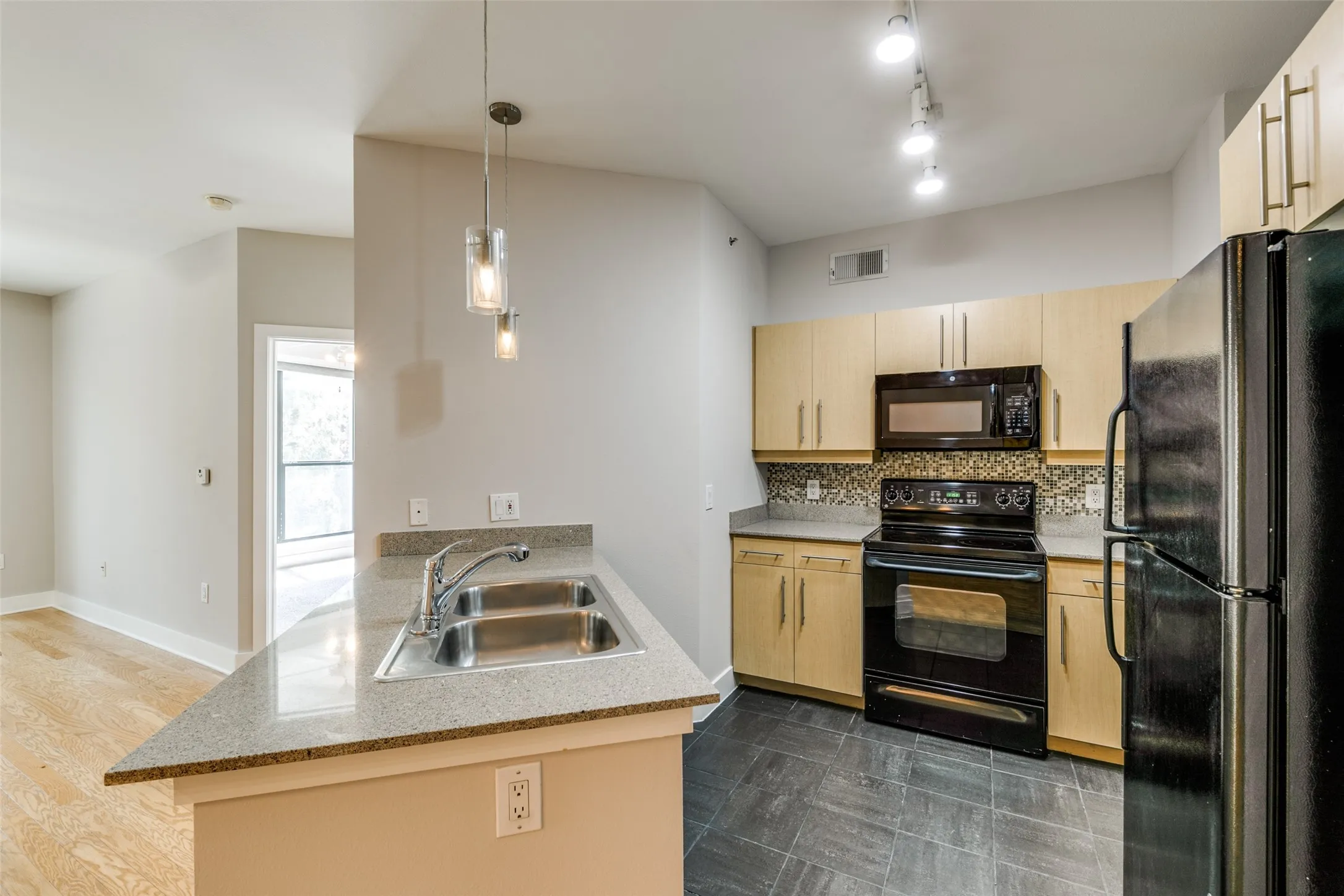 Condominium For Rent in Dallas County , 4414 Cedar Springs Road 207, Dallas, Texas 75219, 2 Bedroom, 2 Bathroom, 1 Garage spaces, 1,046 Sqft, built in 2003, mls#21390366, Real Estate Agent in Dallas, Homes For Rent in Dallas county, Homes For Rent in Dallas, Realtor in Dallas Texas, Real Estate Brokerage Independent Realty Texas, Luminita Cordes Realtor