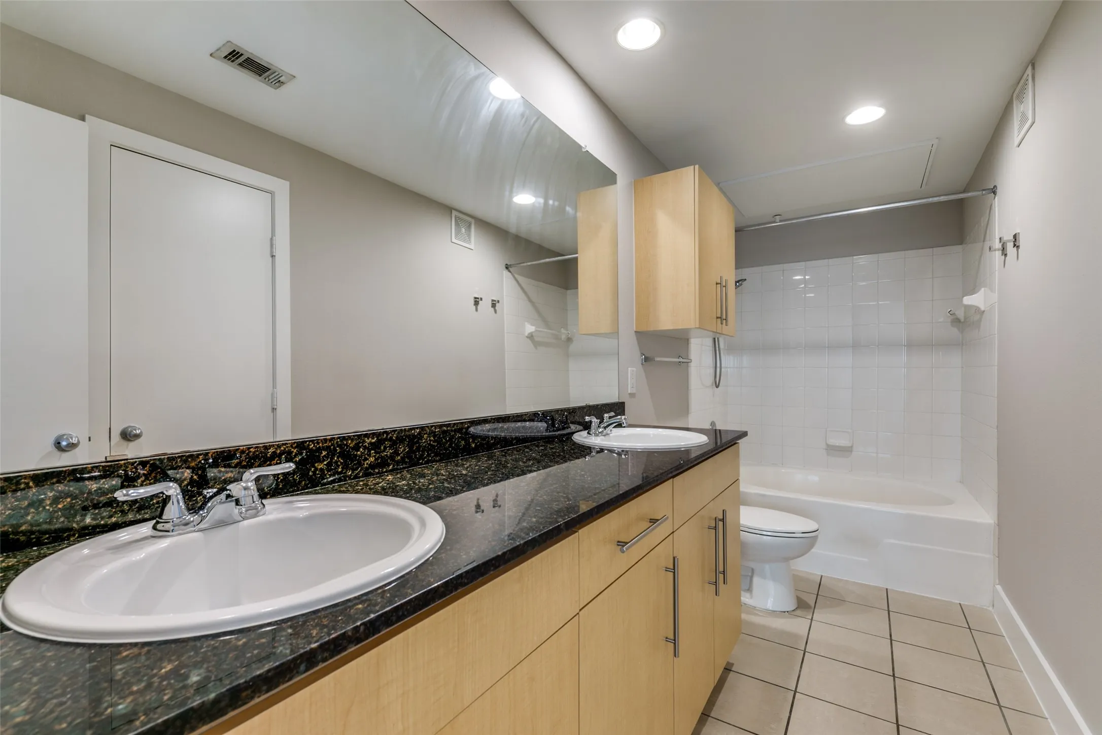 Condominium For Rent in Dallas County , 4414 Cedar Springs Road 207, Dallas, Texas 75219, 2 Bedroom, 2 Bathroom, 1 Garage spaces, 1,046 Sqft, built in 2003, mls#21390366, Real Estate Agent in Dallas, Homes For Rent in Dallas county, Homes For Rent in Dallas, Realtor in Dallas Texas, Real Estate Brokerage Independent Realty Texas, Luminita Cordes Realtor