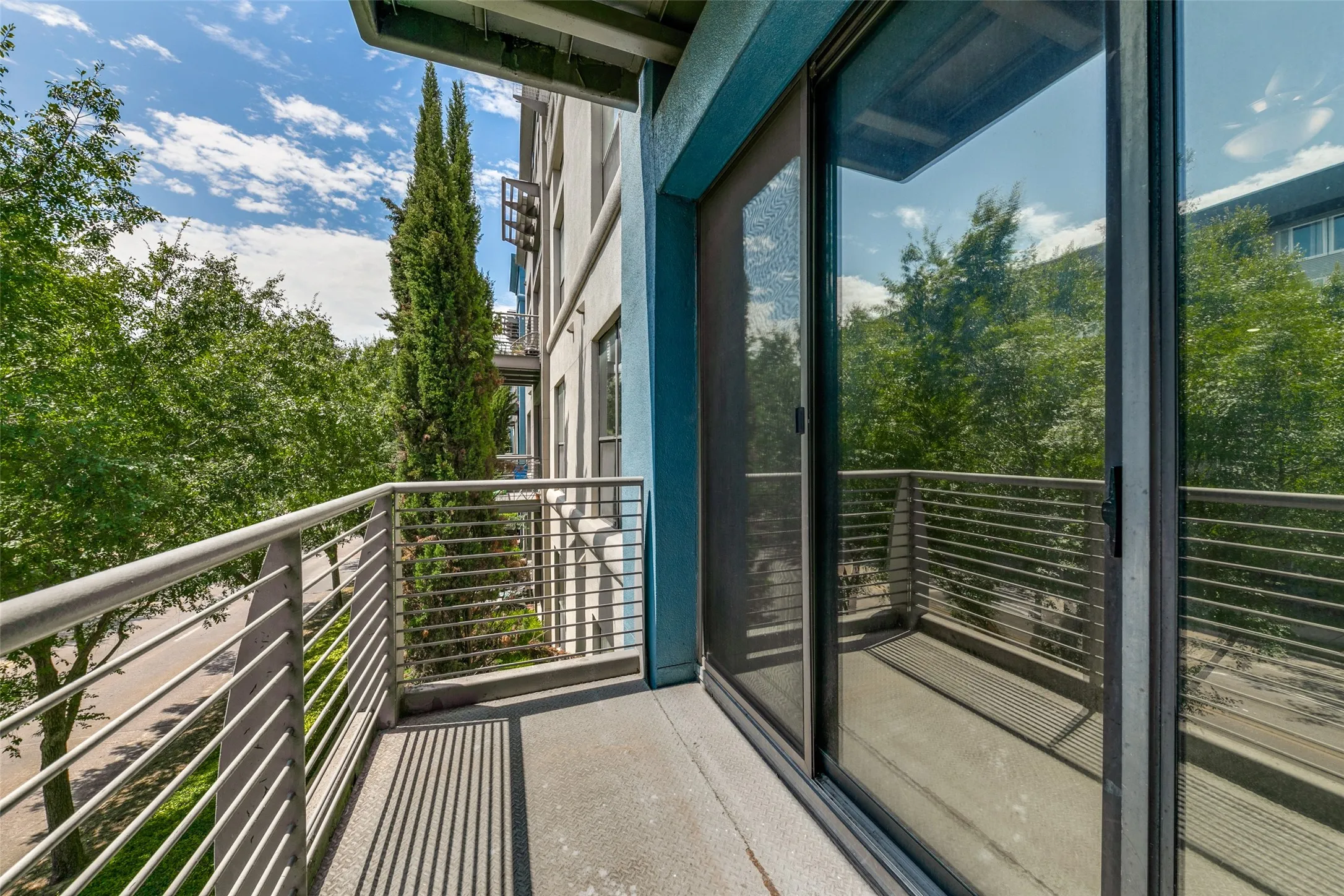 Condominium For Rent in Dallas County , 4414 Cedar Springs Road 207, Dallas, Texas 75219, 2 Bedroom, 2 Bathroom, 1 Garage spaces, 1,046 Sqft, built in 2003, mls#21390366, Real Estate Agent in Dallas, Homes For Rent in Dallas county, Homes For Rent in Dallas, Realtor in Dallas Texas, Real Estate Brokerage Independent Realty Texas, Luminita Cordes Realtor