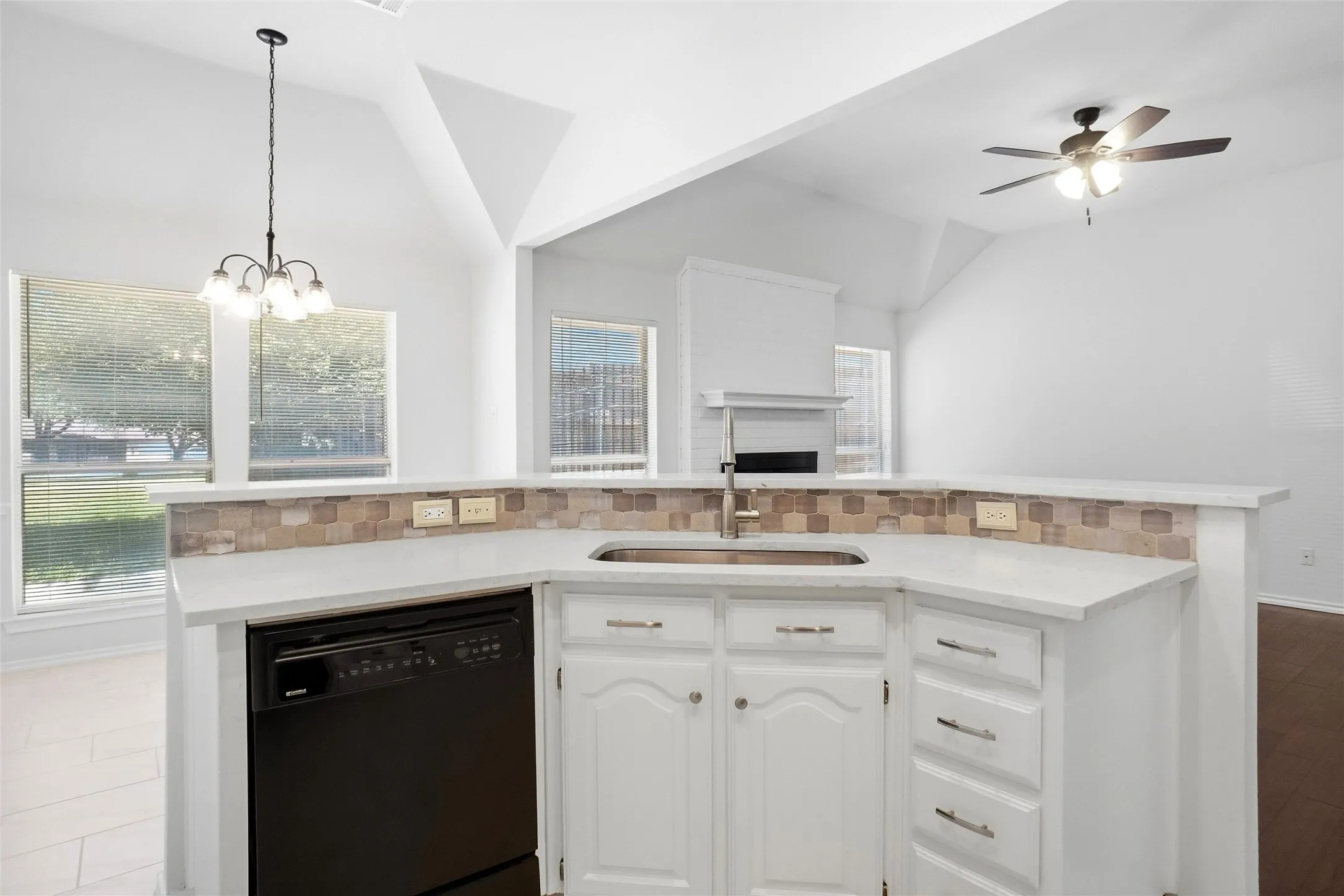 Single Family Residence For Sale in Tarrant County , 221 Brazil Drive, Hurst, Texas 76054, 3 Bedroom, 2 Bathroom, 2 Garage spaces, 1,910 Sqft, built in 1995, mls#21390410, Real Estate Agent in Hurst, Homes For Sale in Tarrant county, Homes For Sale in Hurst, Realtor in Hurst Texas, Real Estate Brokerage Independent Realty Texas, Luminita Cordes Realtor