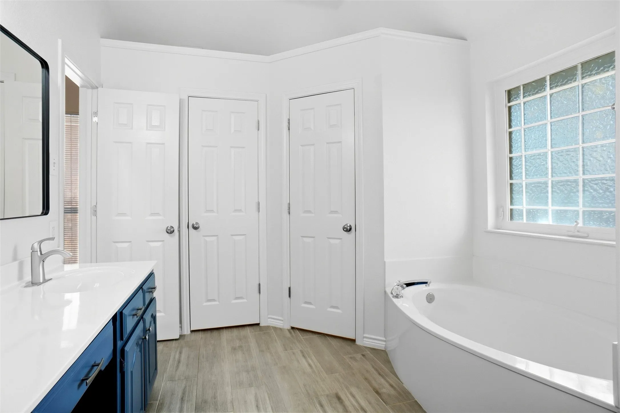Single Family Residence For Sale in Tarrant County , 221 Brazil Drive, Hurst, Texas 76054, 3 Bedroom, 2 Bathroom, 2 Garage spaces, 1,910 Sqft, built in 1995, mls#21390410, Real Estate Agent in Hurst, Homes For Sale in Tarrant county, Homes For Sale in Hurst, Realtor in Hurst Texas, Real Estate Brokerage Independent Realty Texas, Luminita Cordes Realtor
