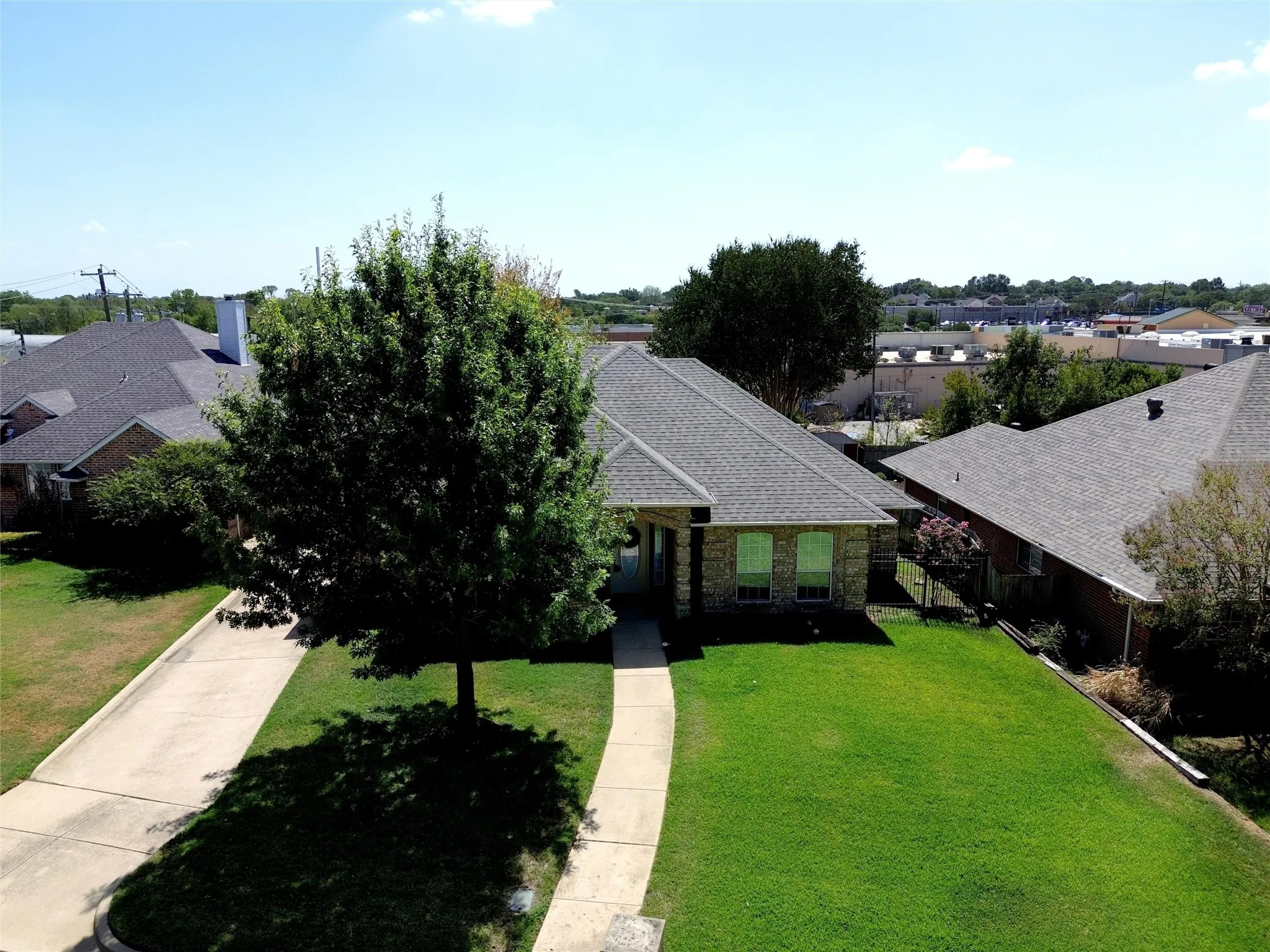 Single Family Residence For Sale in Tarrant County , 221 Brazil Drive, Hurst, Texas 76054, 3 Bedroom, 2 Bathroom, 2 Garage spaces, 1,910 Sqft, built in 1995, mls#21390410, Real Estate Agent in Hurst, Homes For Sale in Tarrant county, Homes For Sale in Hurst, Realtor in Hurst Texas, Real Estate Brokerage Independent Realty Texas, Luminita Cordes Realtor