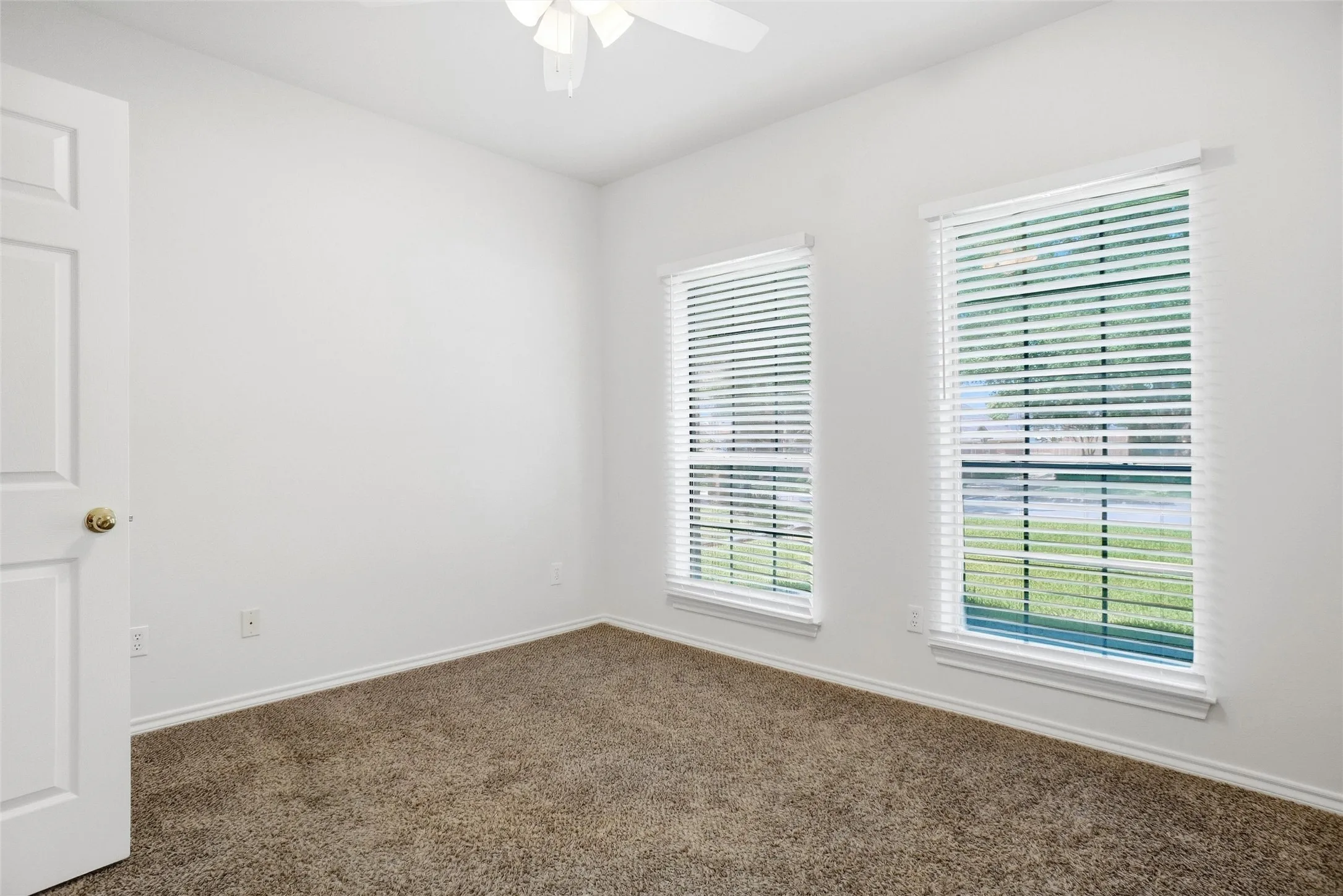 Single Family Residence For Sale in Tarrant County , 221 Brazil Drive, Hurst, Texas 76054, 3 Bedroom, 2 Bathroom, 2 Garage spaces, 1,910 Sqft, built in 1995, mls#21390410, Real Estate Agent in Hurst, Homes For Sale in Tarrant county, Homes For Sale in Hurst, Realtor in Hurst Texas, Real Estate Brokerage Independent Realty Texas, Luminita Cordes Realtor