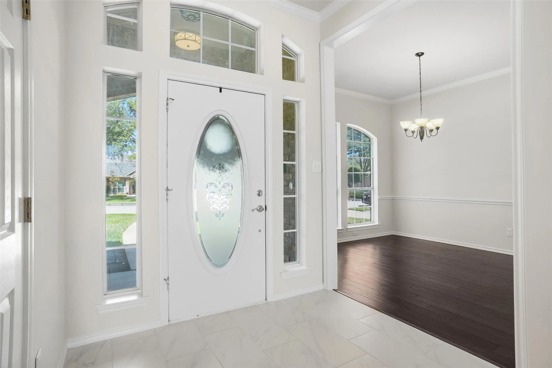 Single Family Residence For Sale in Tarrant County , 221 Brazil Drive, Hurst, Texas 76054, 3 Bedroom, 2 Bathroom, 2 Garage spaces, 1,910 Sqft, built in 1995, mls#21390410, Real Estate Agent in Hurst, Homes For Sale in Tarrant county, Homes For Sale in Hurst, Realtor in Hurst Texas, Real Estate Brokerage Independent Realty Texas, Luminita Cordes Realtor