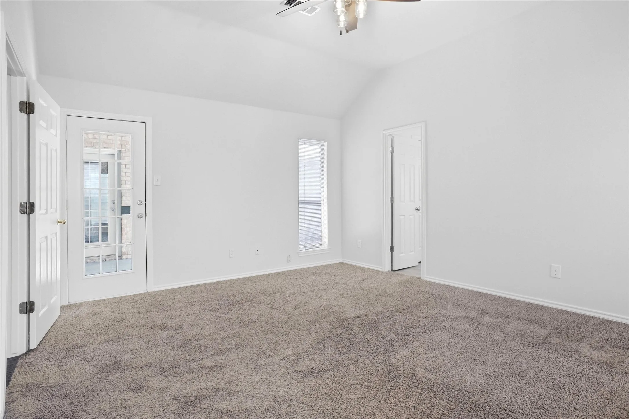 Single Family Residence For Sale in Tarrant County , 221 Brazil Drive, Hurst, Texas 76054, 3 Bedroom, 2 Bathroom, 2 Garage spaces, 1,910 Sqft, built in 1995, mls#21390410, Real Estate Agent in Hurst, Homes For Sale in Tarrant county, Homes For Sale in Hurst, Realtor in Hurst Texas, Real Estate Brokerage Independent Realty Texas, Luminita Cordes Realtor