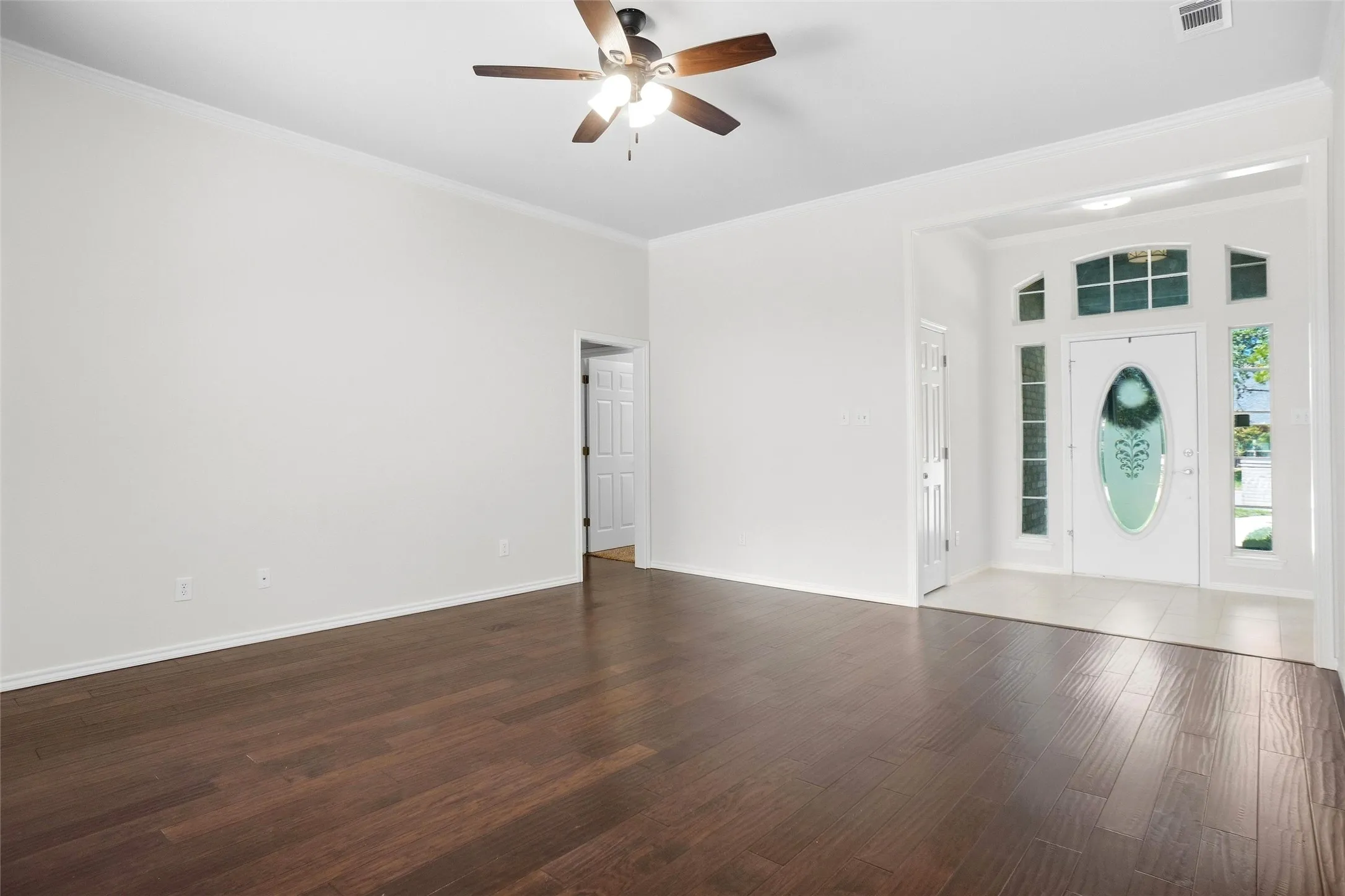 Single Family Residence For Sale in Tarrant County , 221 Brazil Drive, Hurst, Texas 76054, 3 Bedroom, 2 Bathroom, 2 Garage spaces, 1,910 Sqft, built in 1995, mls#21390410, Real Estate Agent in Hurst, Homes For Sale in Tarrant county, Homes For Sale in Hurst, Realtor in Hurst Texas, Real Estate Brokerage Independent Realty Texas, Luminita Cordes Realtor
