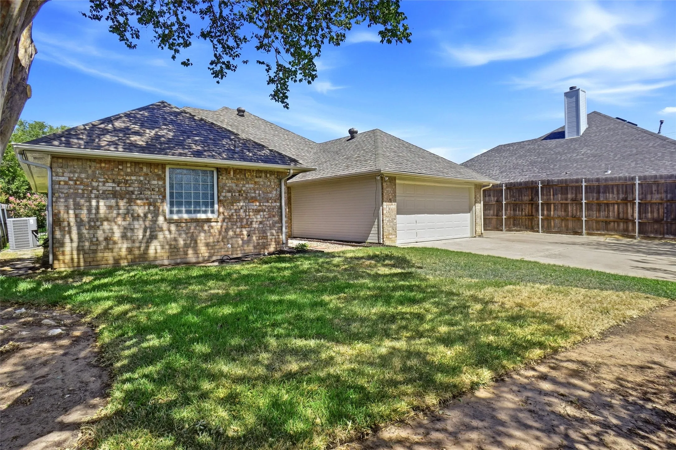 Single Family Residence For Sale in Tarrant County , 221 Brazil Drive, Hurst, Texas 76054, 3 Bedroom, 2 Bathroom, 2 Garage spaces, 1,910 Sqft, built in 1995, mls#21390410, Real Estate Agent in Hurst, Homes For Sale in Tarrant county, Homes For Sale in Hurst, Realtor in Hurst Texas, Real Estate Brokerage Independent Realty Texas, Luminita Cordes Realtor
