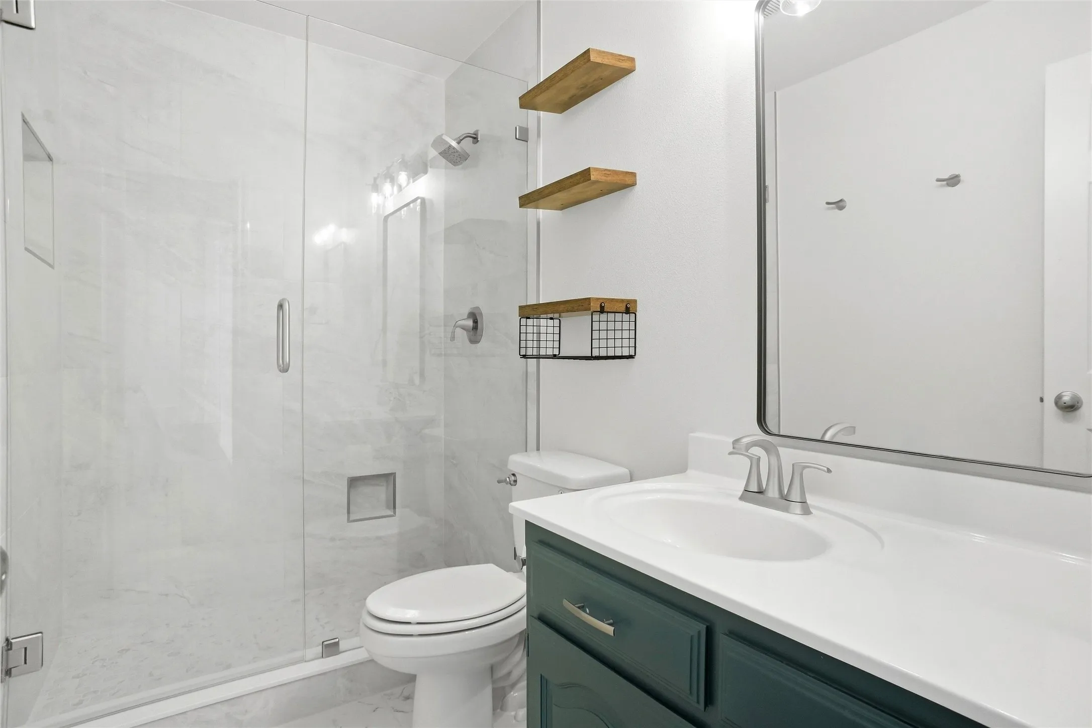Single Family Residence For Sale in Tarrant County , 221 Brazil Drive, Hurst, Texas 76054, 3 Bedroom, 2 Bathroom, 2 Garage spaces, 1,910 Sqft, built in 1995, mls#21390410, Real Estate Agent in Hurst, Homes For Sale in Tarrant county, Homes For Sale in Hurst, Realtor in Hurst Texas, Real Estate Brokerage Independent Realty Texas, Luminita Cordes Realtor