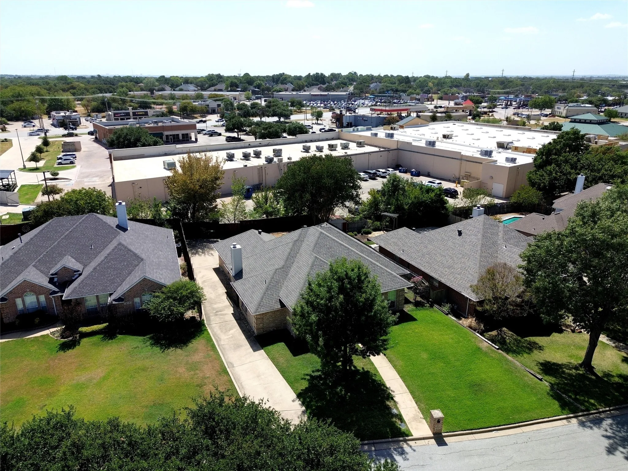 Single Family Residence For Sale in Tarrant County , 221 Brazil Drive, Hurst, Texas 76054, 3 Bedroom, 2 Bathroom, 2 Garage spaces, 1,910 Sqft, built in 1995, mls#21390410, Real Estate Agent in Hurst, Homes For Sale in Tarrant county, Homes For Sale in Hurst, Realtor in Hurst Texas, Real Estate Brokerage Independent Realty Texas, Luminita Cordes Realtor