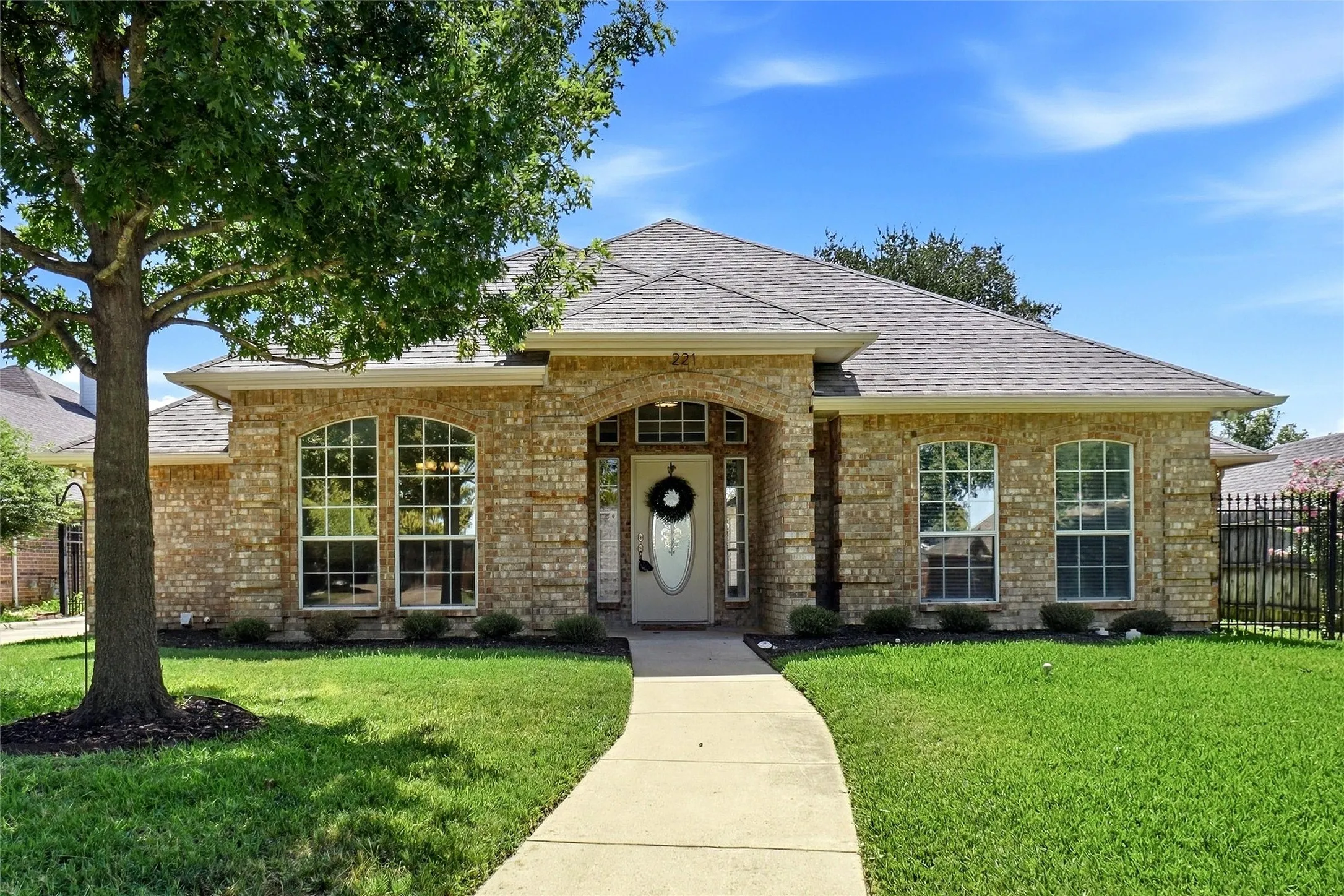 Single Family Residence For Sale in Tarrant County , 221 Brazil Drive, Hurst, Texas 76054, 3 Bedroom, 2 Bathroom, 2 Garage spaces, 1,910 Sqft, built in 1995, mls#21390410, Real Estate Agent in Hurst, Homes For Sale in Tarrant county, Homes For Sale in Hurst, Realtor in Hurst Texas, Real Estate Brokerage Independent Realty Texas, Luminita Cordes Realtor