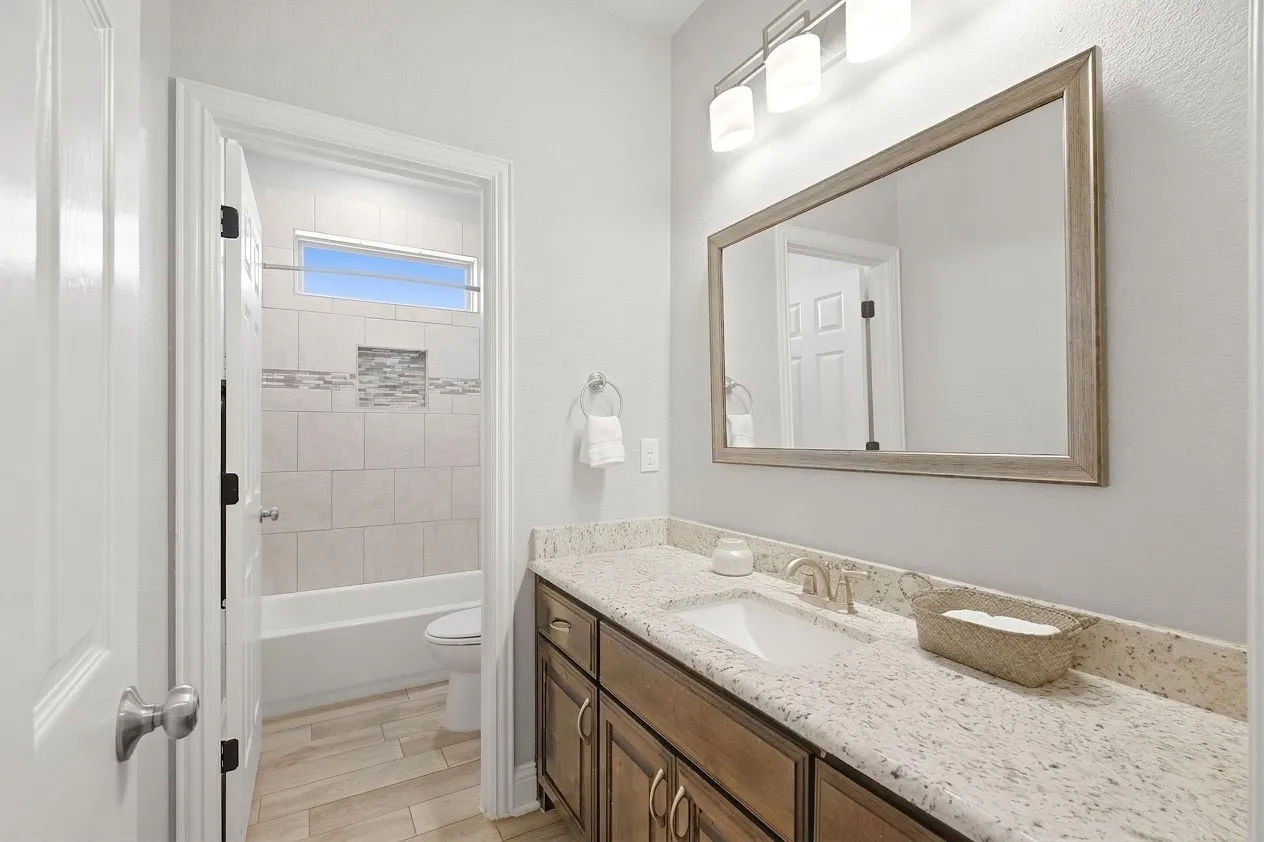 Full bathroom to service secondary bedrooms.