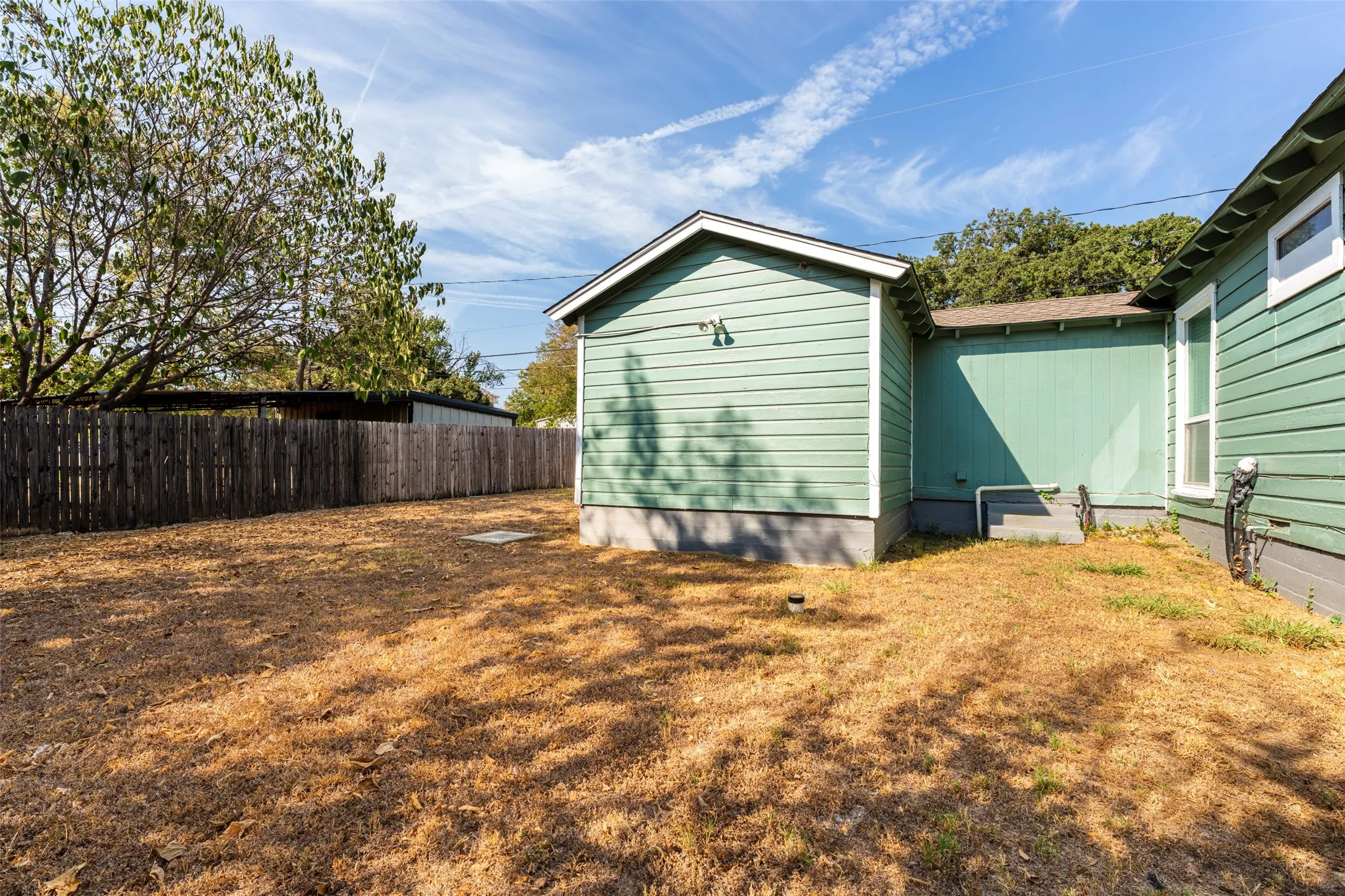Single Family Residence For Sale in Tarrant County , 5600 Hiett Court, Fort Worth, Texas 76112, 3 Bedroom, 1 Bathroom, Garage spaces, 1,200 Sqft, built in 1950, mls#21390476, Real Estate Agent in Fort Worth, Homes For Sale in Tarrant county, Homes For Sale in Fort Worth, Realtor in Fort Worth Texas, Real Estate Brokerage Independent Realty Texas, Luminita Cordes Realtor