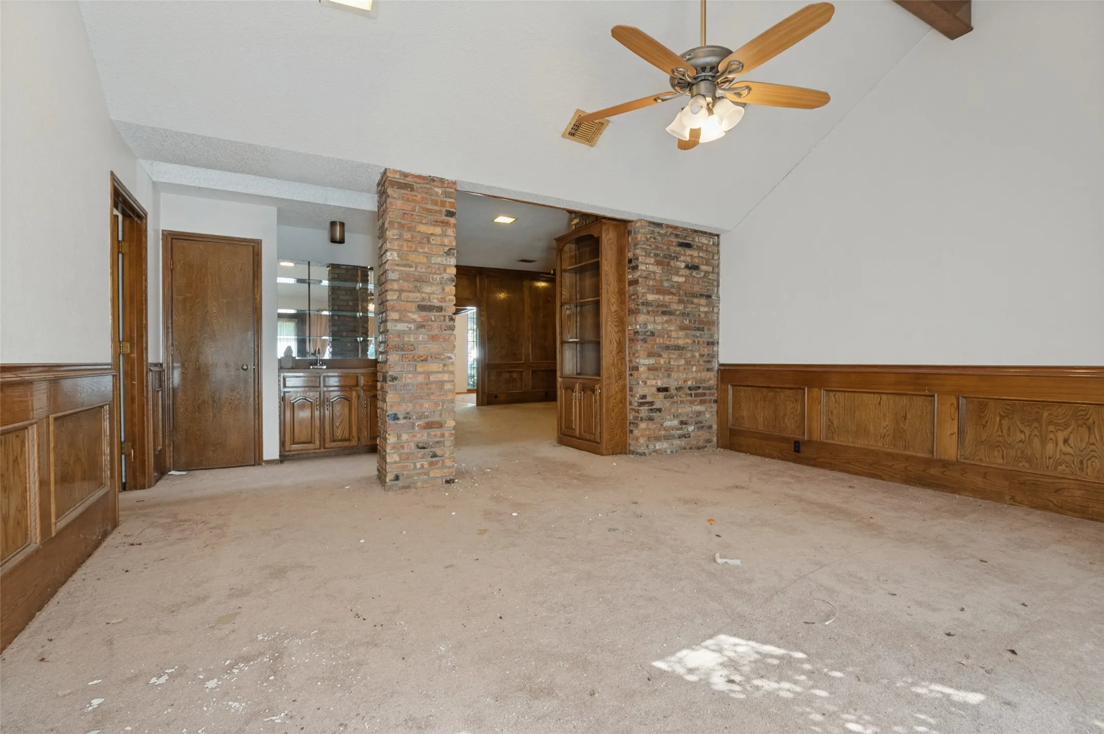 Single Family Residence For Sale in Dallas County , 1901 Wedgewood Drive, Grand Prairie, Texas 75050, 3 Bedroom, 2 Bathroom, 2 Garage spaces, 2,033 Sqft, built in 1981, mls#21390764, Real Estate Agent in Grand Prairie, Homes For Sale in Dallas county, Homes For Sale in Grand Prairie, Realtor in Grand Prairie Texas, Real Estate Brokerage Independent Realty Texas, Luminita Cordes Realtor
