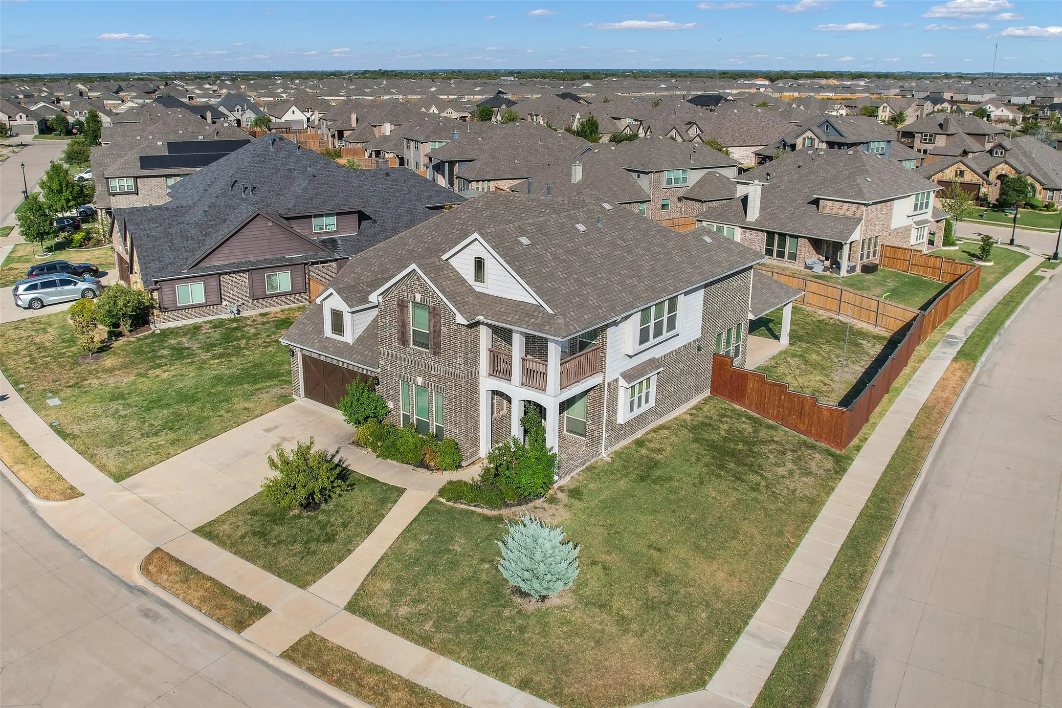 Single Family Residence For Sale in Kaufman County , 1817 Ramsgate Road, Forney, Texas 75126, 4 Bedroom, 4 Bathroom, 2 Garage spaces, 3,606 Sqft, built in 2018, mls#21389054, Real Estate Agent in Forney, Homes For Sale in Kaufman county, Homes For Sale in Forney, Realtor in Forney Texas, Real Estate Brokerage Independent Realty Texas, Luminita Cordes Realtor