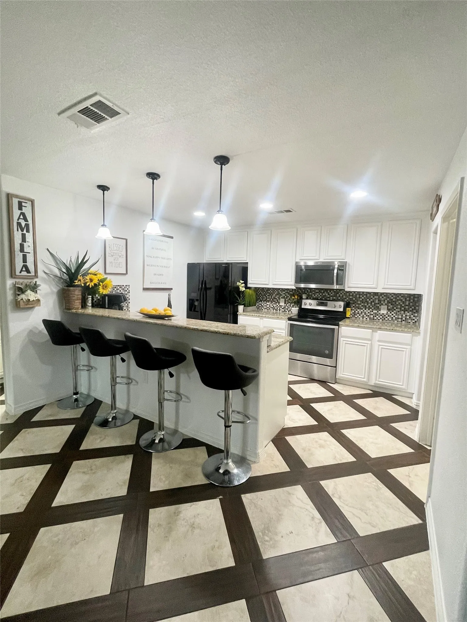 Single Family Residence For Rent in Hunt County , 1581 County Road 1079, Greenville, Texas 75401, 3 Bedroom, 2 Bathroom, Garage spaces, 1,340 Sqft, built in 2017, mls#21390865, Real Estate Agent in Greenville, Homes For Rent in Hunt county, Homes For Rent in Greenville, Realtor in Greenville Texas, Real Estate Brokerage Independent Realty Texas, Luminita Cordes Realtor