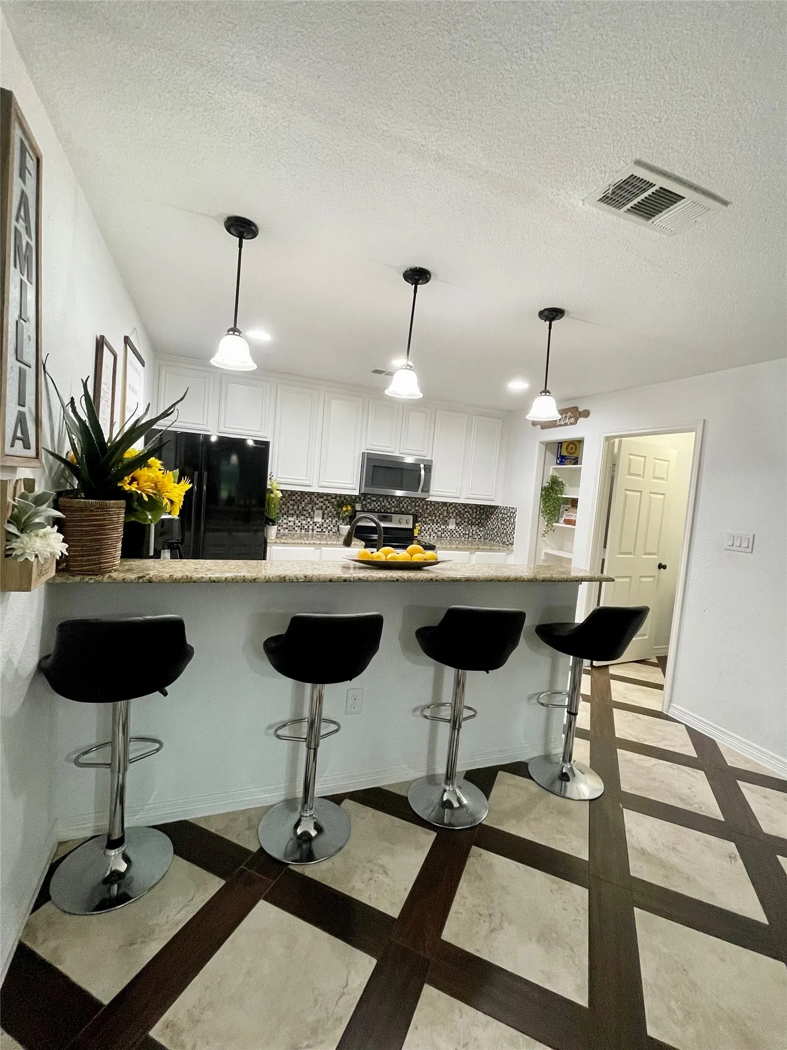 Single Family Residence For Rent in Hunt County , 1581 County Road 1079, Greenville, Texas 75401, 3 Bedroom, 2 Bathroom, Garage spaces, 1,340 Sqft, built in 2017, mls#21390865, Real Estate Agent in Greenville, Homes For Rent in Hunt county, Homes For Rent in Greenville, Realtor in Greenville Texas, Real Estate Brokerage Independent Realty Texas, Luminita Cordes Realtor