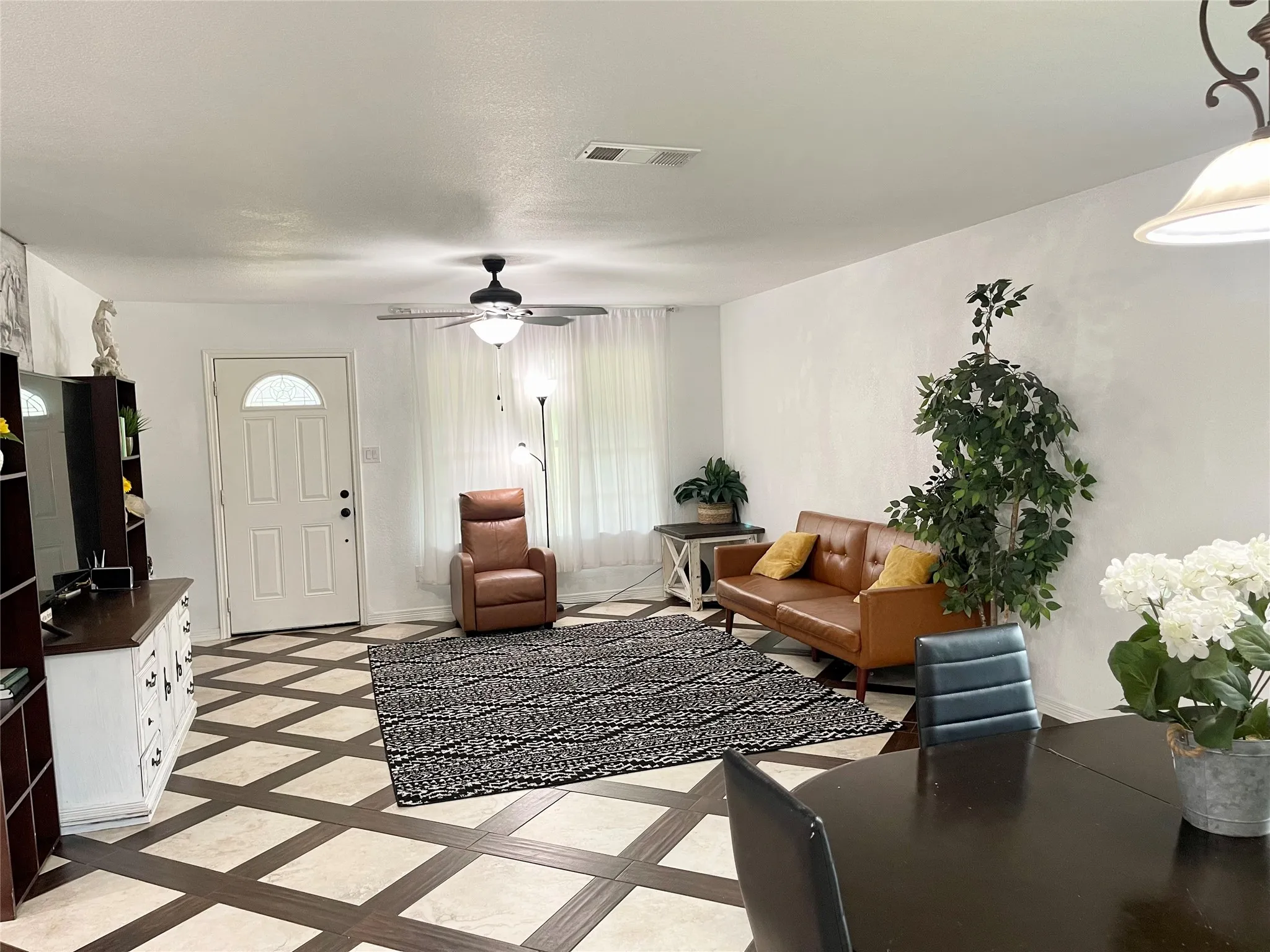 Single Family Residence For Rent in Hunt County , 1581 County Road 1079, Greenville, Texas 75401, 3 Bedroom, 2 Bathroom, Garage spaces, 1,340 Sqft, built in 2017, mls#21390865, Real Estate Agent in Greenville, Homes For Rent in Hunt county, Homes For Rent in Greenville, Realtor in Greenville Texas, Real Estate Brokerage Independent Realty Texas, Luminita Cordes Realtor