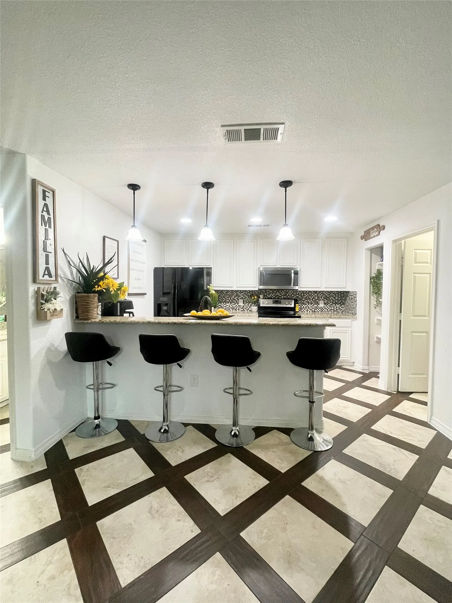 Single Family Residence For Rent in Hunt County , 1581 County Road 1079, Greenville, Texas 75401, 3 Bedroom, 2 Bathroom, Garage spaces, 1,340 Sqft, built in 2017, mls#21390865, Real Estate Agent in Greenville, Homes For Rent in Hunt county, Homes For Rent in Greenville, Realtor in Greenville Texas, Real Estate Brokerage Independent Realty Texas, Luminita Cordes Realtor