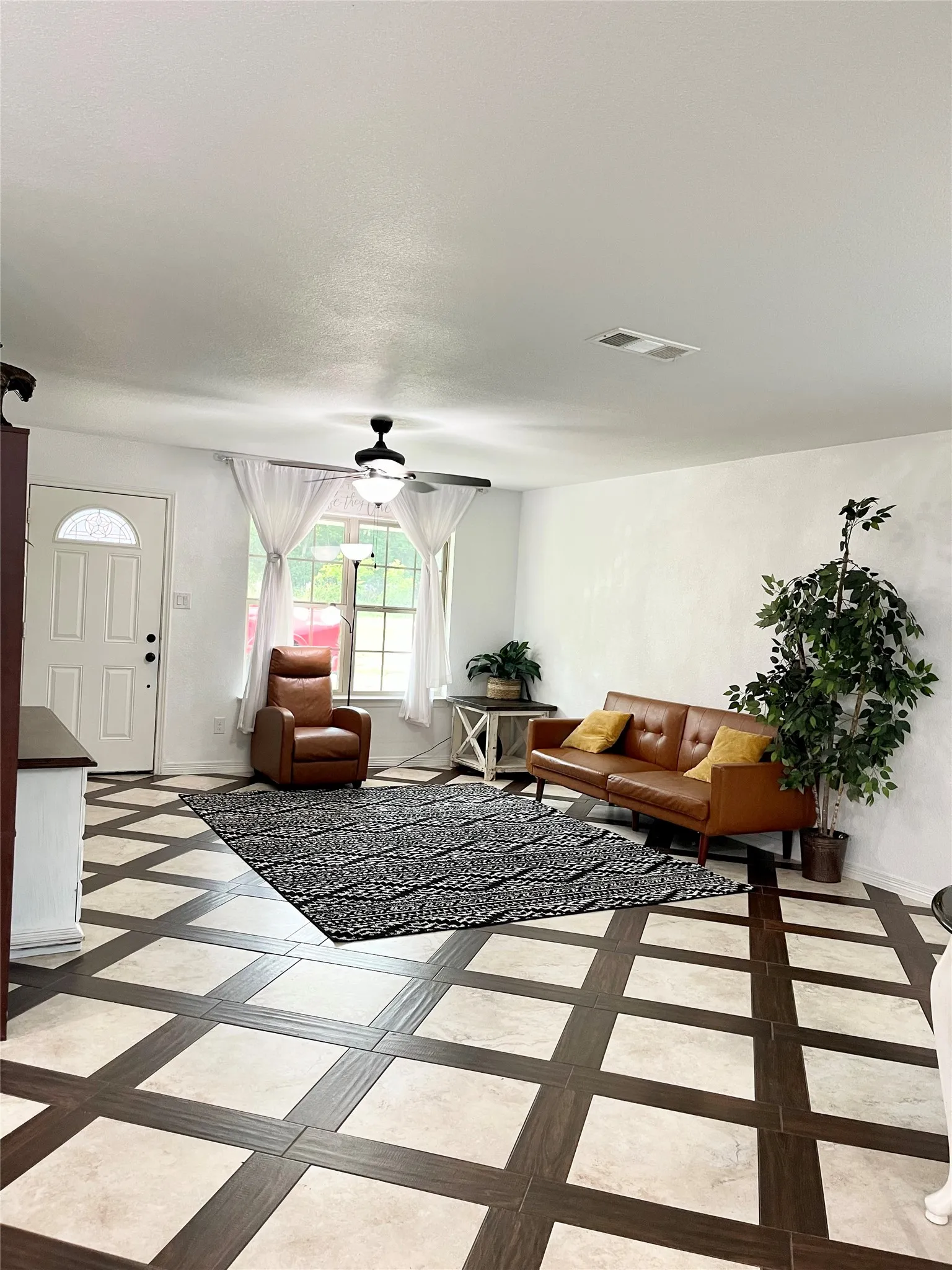 Single Family Residence For Rent in Hunt County , 1581 County Road 1079, Greenville, Texas 75401, 3 Bedroom, 2 Bathroom, Garage spaces, 1,340 Sqft, built in 2017, mls#21390865, Real Estate Agent in Greenville, Homes For Rent in Hunt county, Homes For Rent in Greenville, Realtor in Greenville Texas, Real Estate Brokerage Independent Realty Texas, Luminita Cordes Realtor