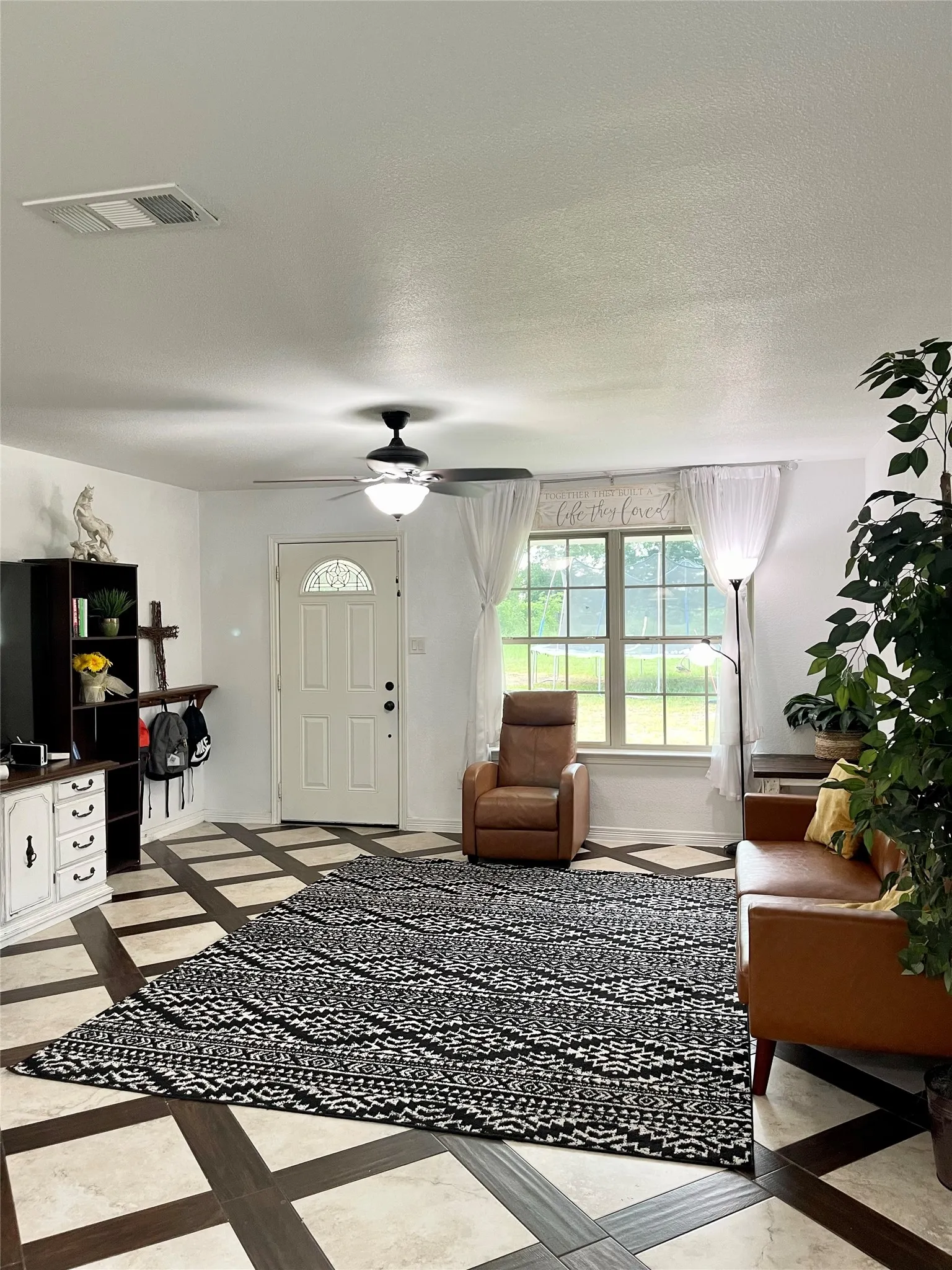 Single Family Residence For Rent in Hunt County , 1581 County Road 1079, Greenville, Texas 75401, 3 Bedroom, 2 Bathroom, Garage spaces, 1,340 Sqft, built in 2017, mls#21390865, Real Estate Agent in Greenville, Homes For Rent in Hunt county, Homes For Rent in Greenville, Realtor in Greenville Texas, Real Estate Brokerage Independent Realty Texas, Luminita Cordes Realtor