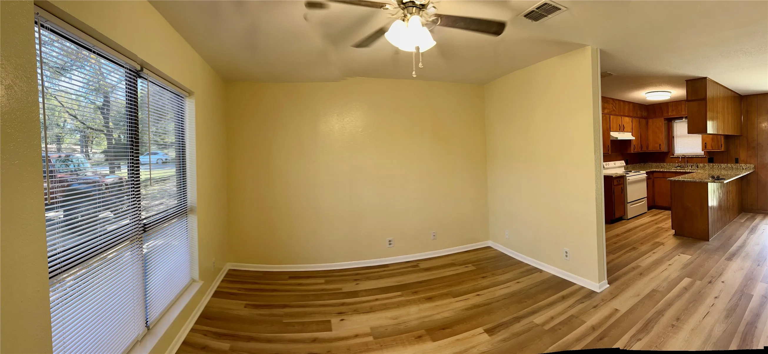 Single Family Residence For Rent in Tarrant County , 301 Walnut Avenue, Azle, Texas 76020, 3 Bedroom, 2 Bathroom, 1 Garage spaces, 1,215 Sqft, built in 1978, mls#21390869, Real Estate Agent in Azle, Homes For Rent in Tarrant county, Homes For Rent in Azle, Realtor in Azle Texas, Real Estate Brokerage Independent Realty Texas, Luminita Cordes Realtor