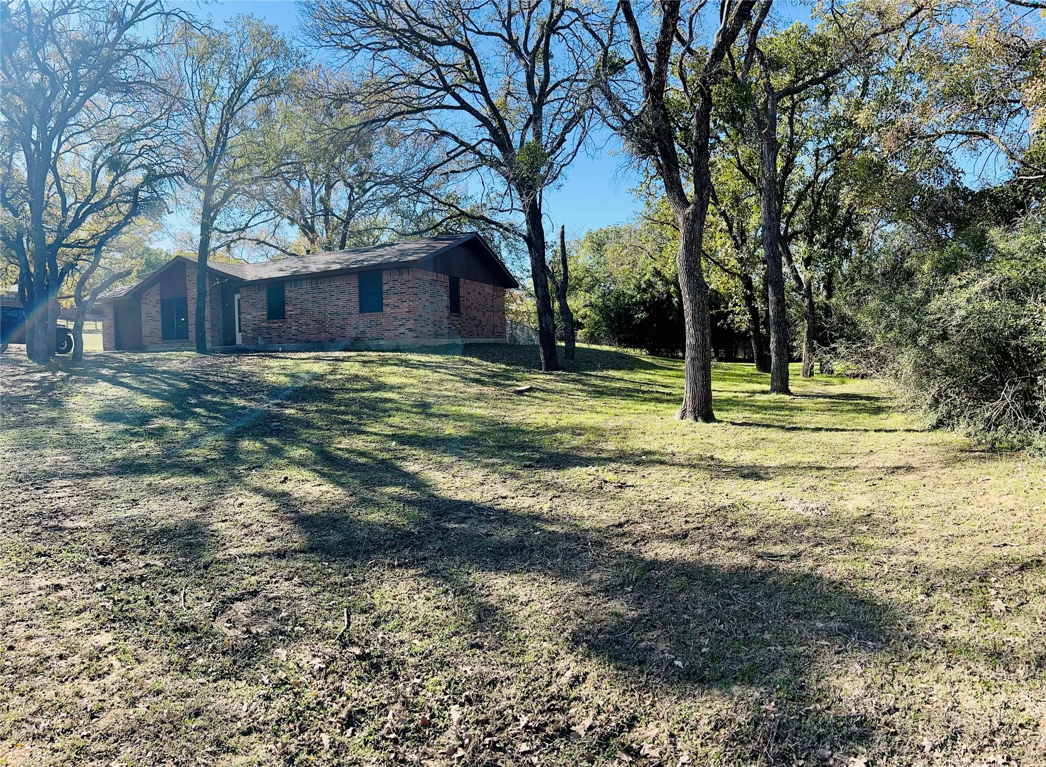Single Family Residence For Rent in Tarrant County , 301 Walnut Avenue, Azle, Texas 76020, 3 Bedroom, 2 Bathroom, 1 Garage spaces, 1,215 Sqft, built in 1978, mls#21390869, Real Estate Agent in Azle, Homes For Rent in Tarrant county, Homes For Rent in Azle, Realtor in Azle Texas, Real Estate Brokerage Independent Realty Texas, Luminita Cordes Realtor