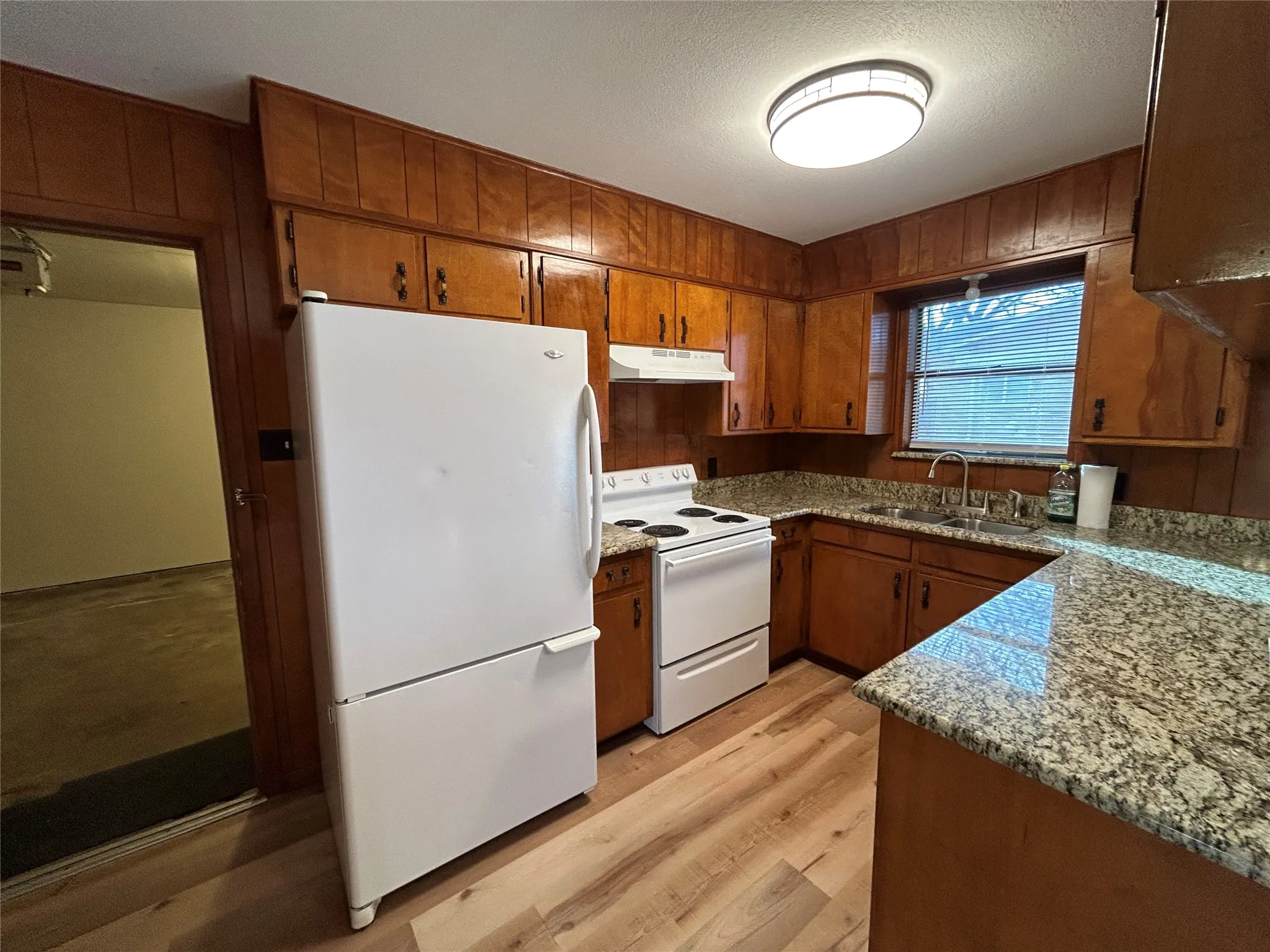 Single Family Residence For Rent in Tarrant County , 301 Walnut Avenue, Azle, Texas 76020, 3 Bedroom, 2 Bathroom, 1 Garage spaces, 1,215 Sqft, built in 1978, mls#21390869, Real Estate Agent in Azle, Homes For Rent in Tarrant county, Homes For Rent in Azle, Realtor in Azle Texas, Real Estate Brokerage Independent Realty Texas, Luminita Cordes Realtor