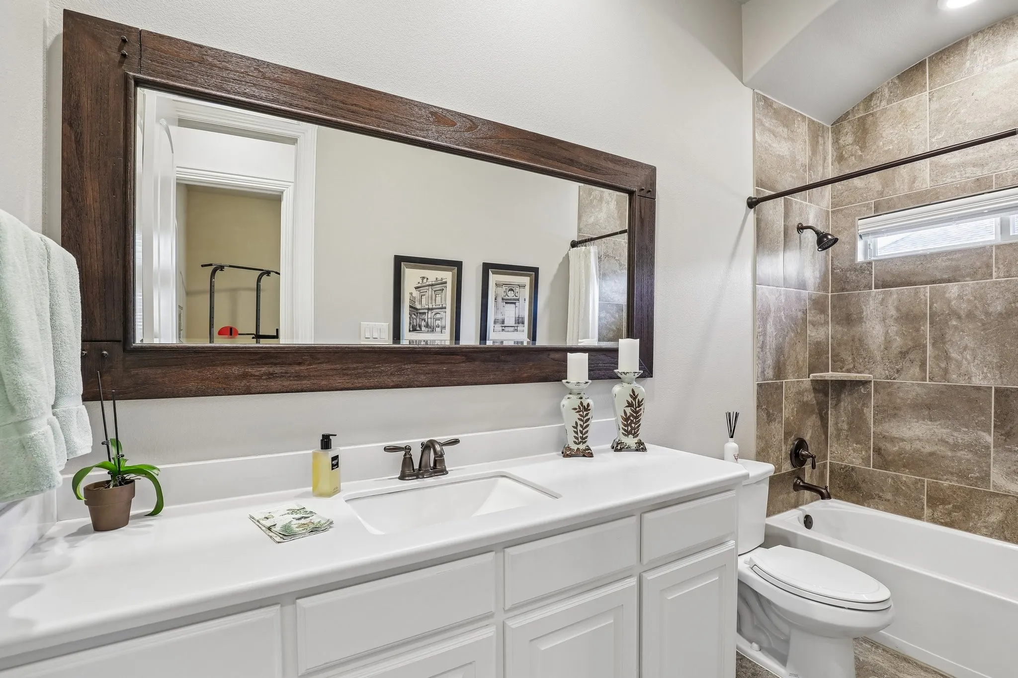 Single Family Residence For Sale in Rockwall County , 676 Princeton Way, Rockwall, Texas 75087, 5 Bedroom, 4 Bathroom, 3 Garage spaces, 3,834 Sqft, built in 2015, mls#21386220, Real Estate Agent in Rockwall, Homes For Sale in Rockwall county, Homes For Sale in Rockwall, Realtor in Rockwall Texas, Real Estate Brokerage Independent Realty Texas, Luminita Cordes Realtor