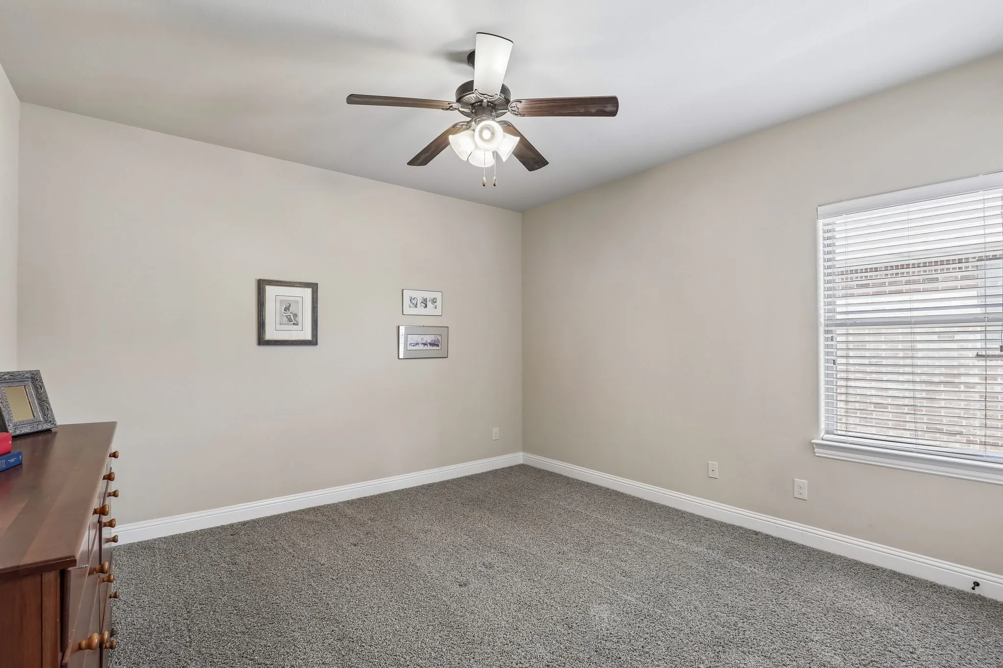 Single Family Residence For Sale in Rockwall County , 676 Princeton Way, Rockwall, Texas 75087, 5 Bedroom, 4 Bathroom, 3 Garage spaces, 3,834 Sqft, built in 2015, mls#21386220, Real Estate Agent in Rockwall, Homes For Sale in Rockwall county, Homes For Sale in Rockwall, Realtor in Rockwall Texas, Real Estate Brokerage Independent Realty Texas, Luminita Cordes Realtor