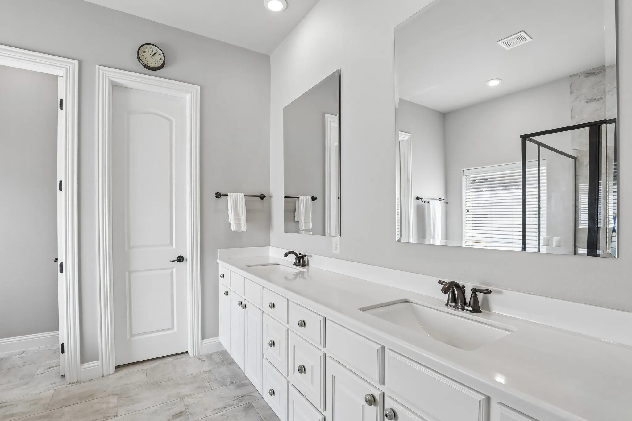 Single Family Residence For Sale in Rockwall County , 676 Princeton Way, Rockwall, Texas 75087, 5 Bedroom, 4 Bathroom, 3 Garage spaces, 3,834 Sqft, built in 2015, mls#21386220, Real Estate Agent in Rockwall, Homes For Sale in Rockwall county, Homes For Sale in Rockwall, Realtor in Rockwall Texas, Real Estate Brokerage Independent Realty Texas, Luminita Cordes Realtor