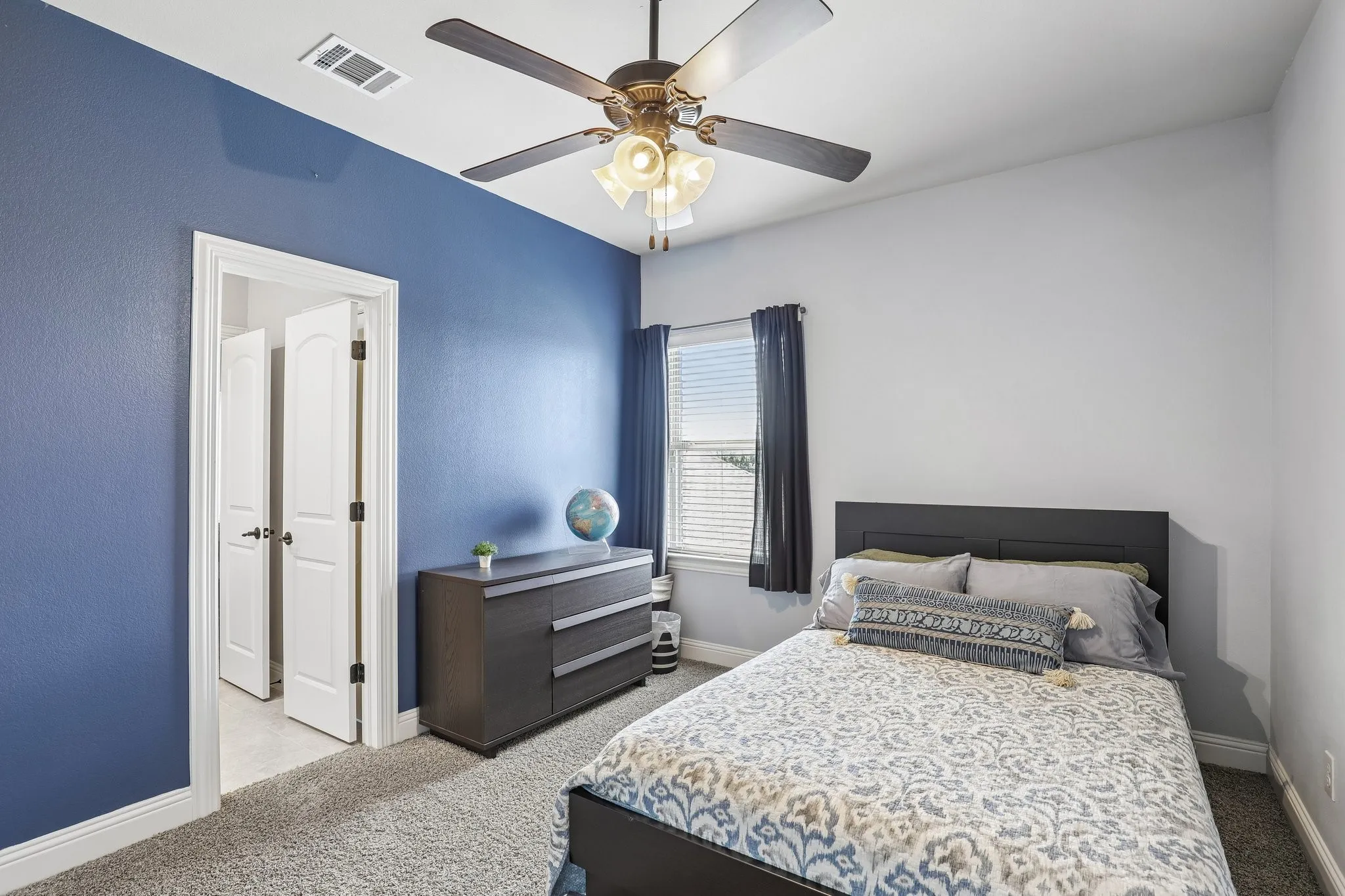 Single Family Residence For Sale in Rockwall County , 676 Princeton Way, Rockwall, Texas 75087, 5 Bedroom, 4 Bathroom, 3 Garage spaces, 3,834 Sqft, built in 2015, mls#21386220, Real Estate Agent in Rockwall, Homes For Sale in Rockwall county, Homes For Sale in Rockwall, Realtor in Rockwall Texas, Real Estate Brokerage Independent Realty Texas, Luminita Cordes Realtor