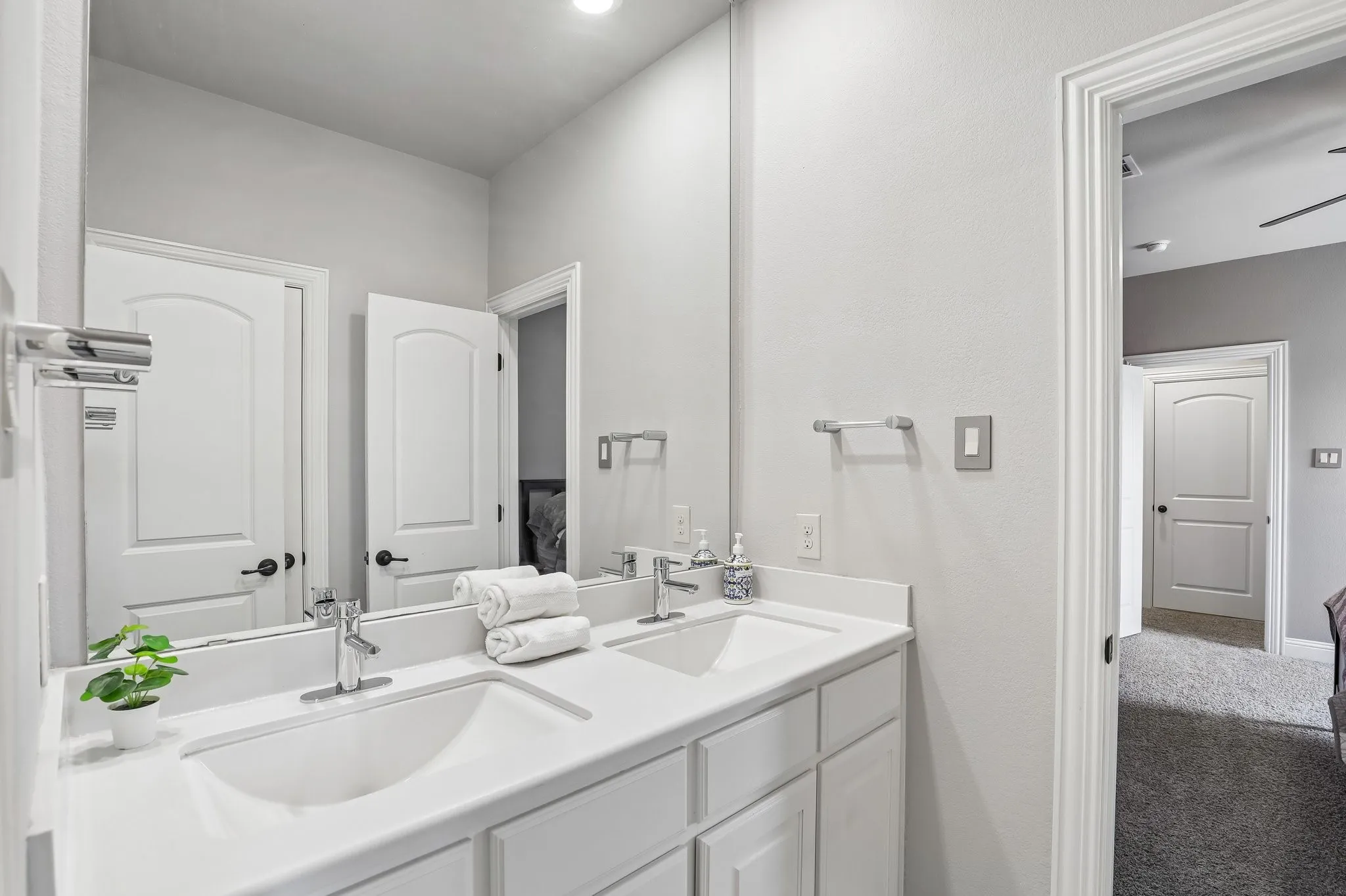 Single Family Residence For Sale in Rockwall County , 676 Princeton Way, Rockwall, Texas 75087, 5 Bedroom, 4 Bathroom, 3 Garage spaces, 3,834 Sqft, built in 2015, mls#21386220, Real Estate Agent in Rockwall, Homes For Sale in Rockwall county, Homes For Sale in Rockwall, Realtor in Rockwall Texas, Real Estate Brokerage Independent Realty Texas, Luminita Cordes Realtor