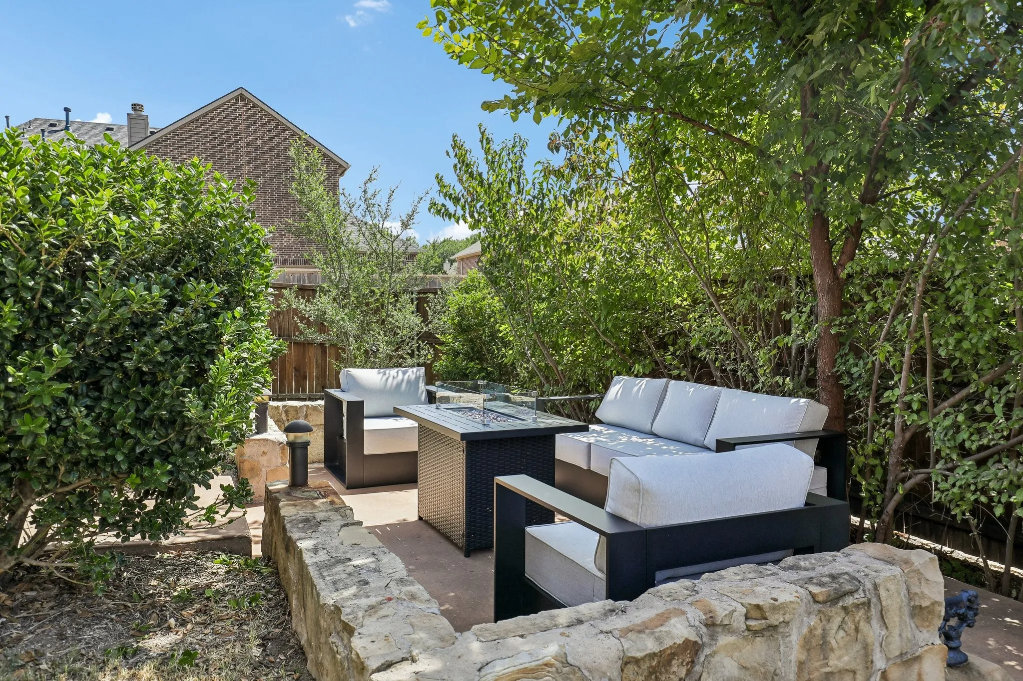 Single Family Residence For Sale in Rockwall County , 676 Princeton Way, Rockwall, Texas 75087, 5 Bedroom, 4 Bathroom, 3 Garage spaces, 3,834 Sqft, built in 2015, mls#21386220, Real Estate Agent in Rockwall, Homes For Sale in Rockwall county, Homes For Sale in Rockwall, Realtor in Rockwall Texas, Real Estate Brokerage Independent Realty Texas, Luminita Cordes Realtor