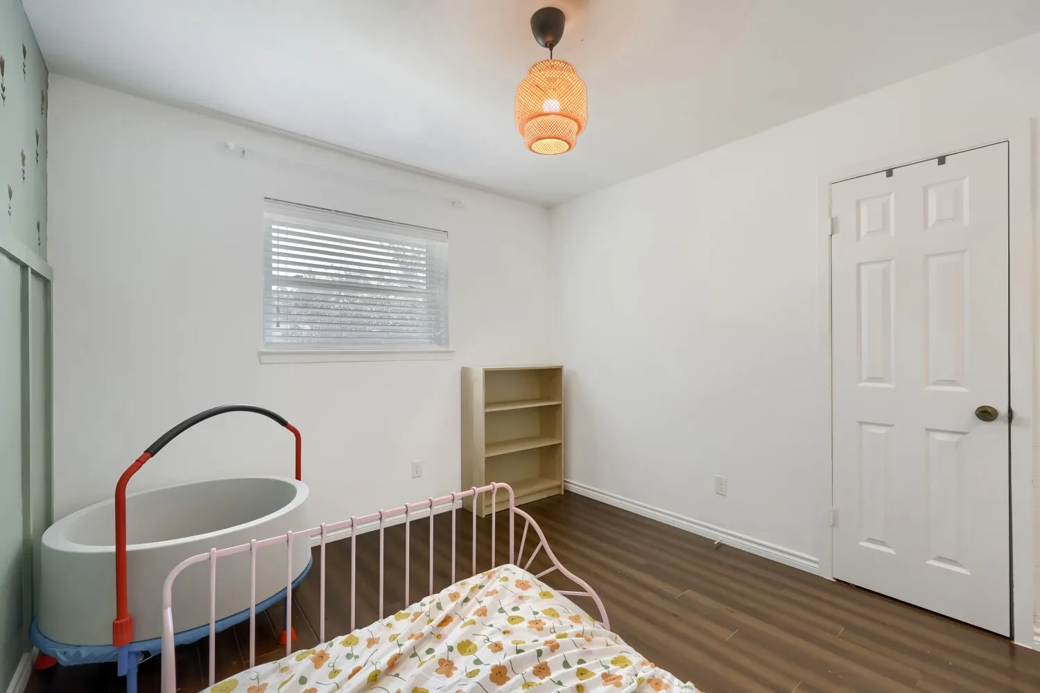 Single Family Residence For Sale in Tarrant County , 1900 Lomita Lane, Arlington, Texas 76010, 3 Bedroom, 2 Bathroom, 2 Garage spaces, 1,264 Sqft, built in 1971, mls#21382882, Real Estate Agent in Arlington, Homes For Sale in Tarrant county, Homes For Sale in Arlington, Realtor in Arlington Texas, Real Estate Brokerage Independent Realty Texas, Luminita Cordes Realtor