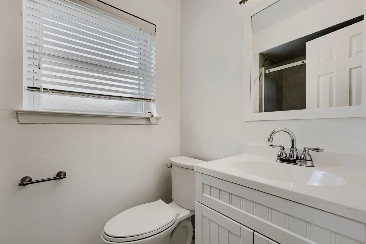 Single Family Residence For Sale in Tarrant County , 1900 Lomita Lane, Arlington, Texas 76010, 3 Bedroom, 2 Bathroom, 2 Garage spaces, 1,264 Sqft, built in 1971, mls#21382882, Real Estate Agent in Arlington, Homes For Sale in Tarrant county, Homes For Sale in Arlington, Realtor in Arlington Texas, Real Estate Brokerage Independent Realty Texas, Luminita Cordes Realtor